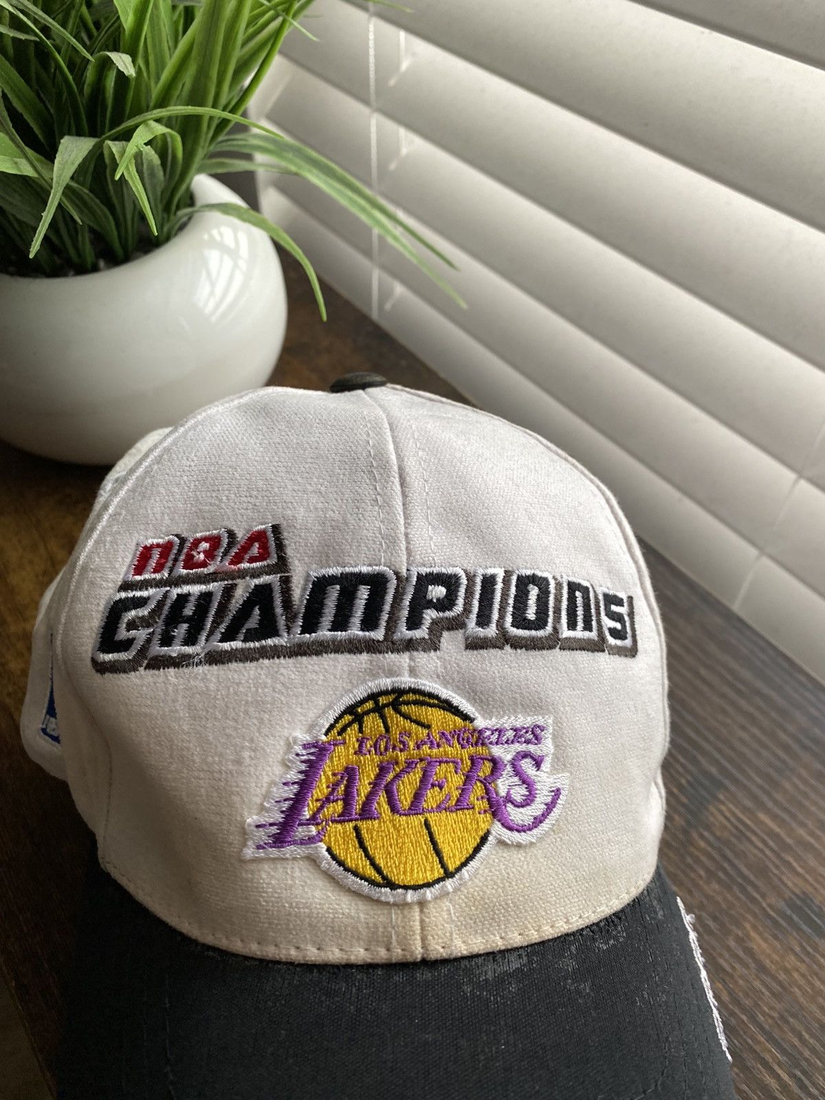 NBA Vintage 2000 LA Lakers NBA Champions Hat Size ONE SIZE - 3 Thumbnail