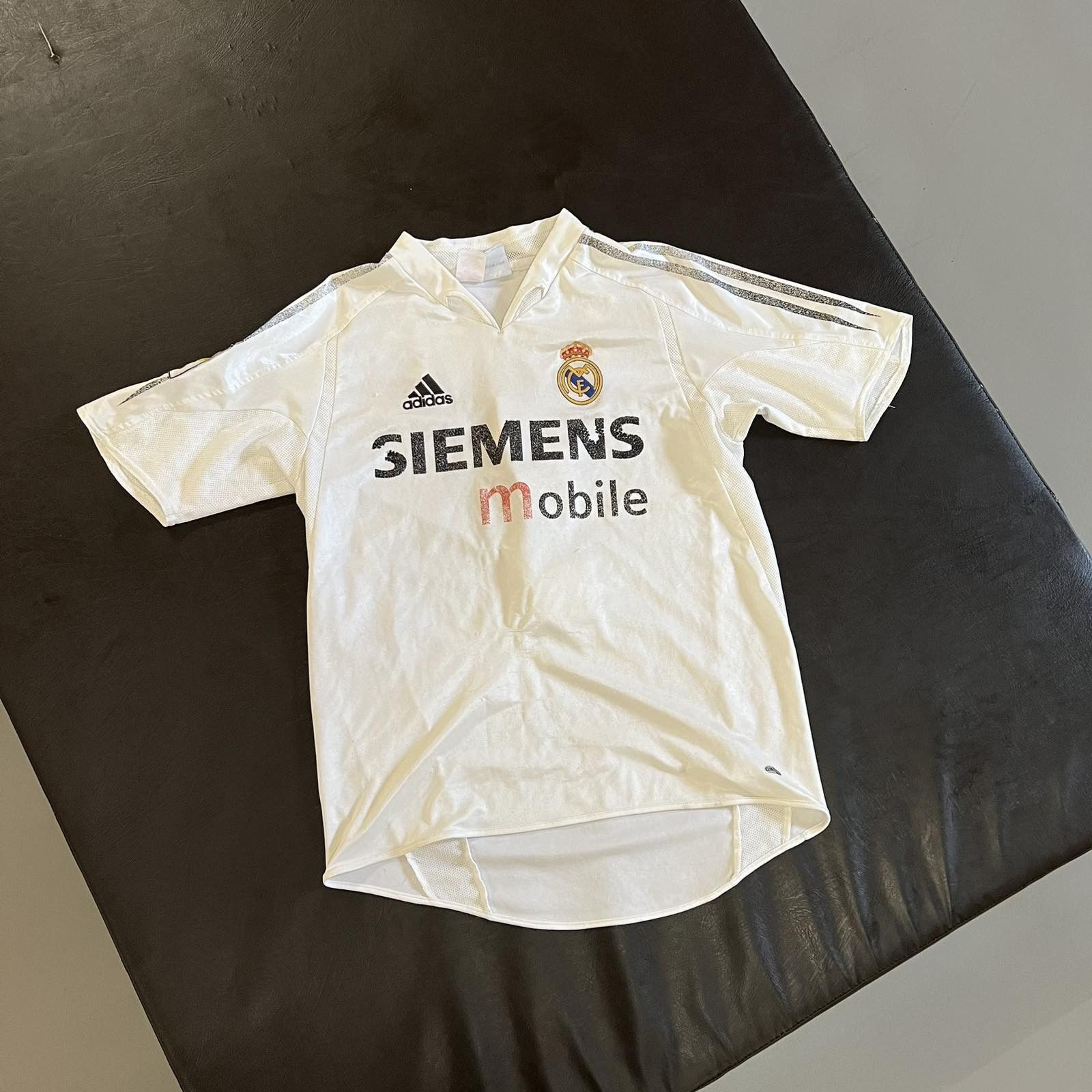 Adidas Vintage Zidane Adidas Real Madrid soccer jersey 2004 Sz S Size US S / EU 44-46 / 1 - 2 Thumbnail