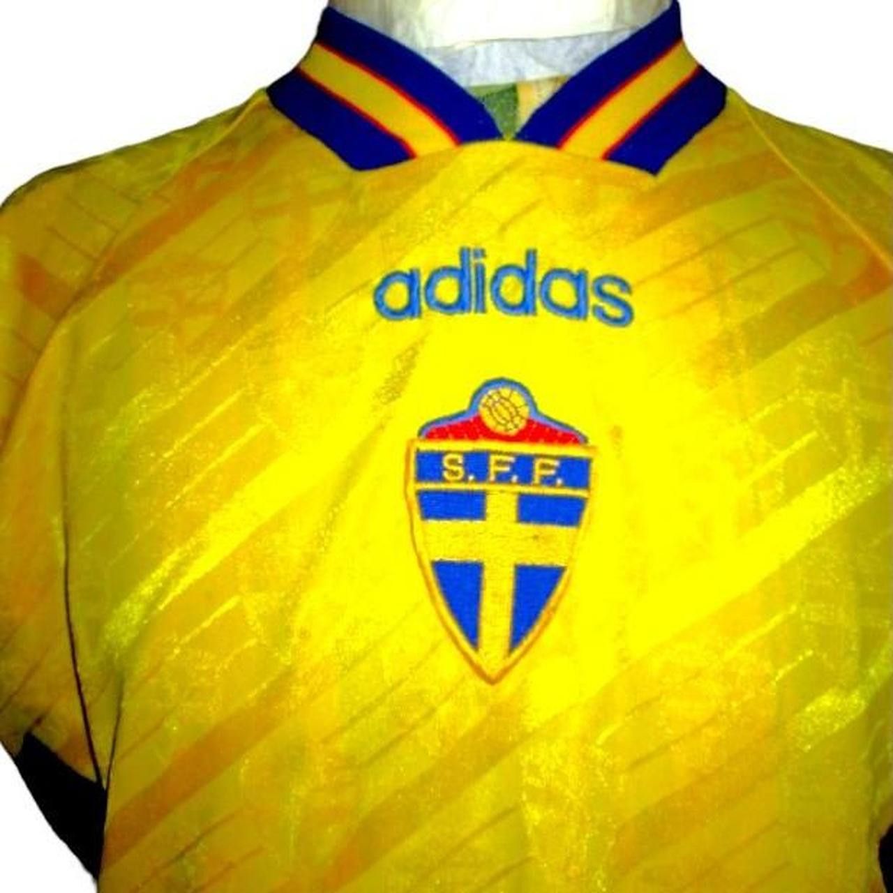 Adidas Sweden 1994 1995 Home shirt jersey trikot Maglia maillot Size US M / EU 48-50 / 2 - 1 Thumbnail