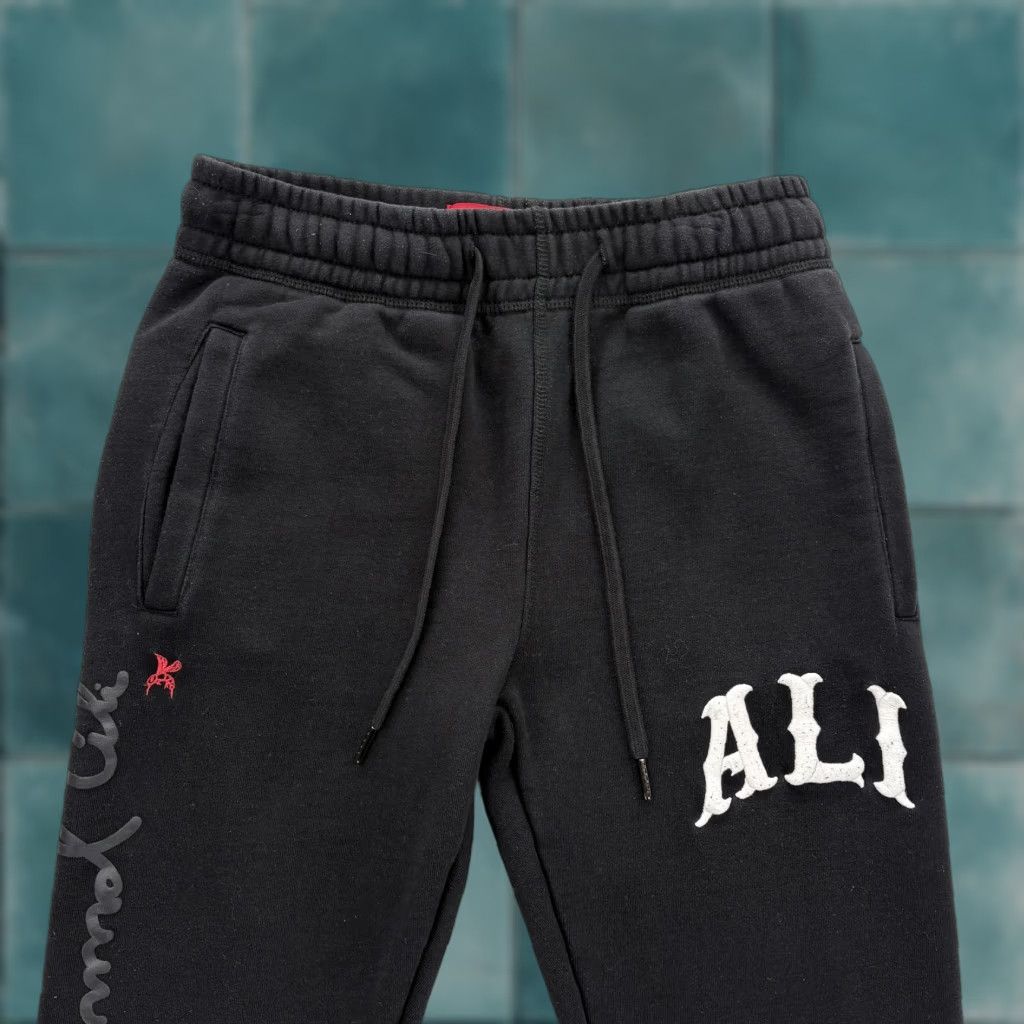 Palace VINTAGE? (No—not vintage per specs) Shoe Palace Muhammad Ali Fleece Jogger Pants Mens Small Black Drawstring Pockets Tapered Front Flat Front Size US 29 - 1 Thumbnail