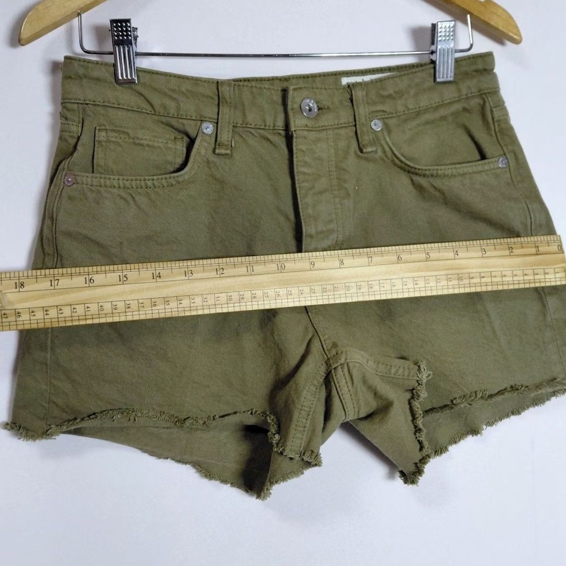 Rag & Bone rag & bone NEW YORK WDD2A51965SPLO Light Olive Cotton Shorts Regular 25 Women Casual Button Raw Hem 100% Cotton Size 42" / US 20 - 7 Thumbnail