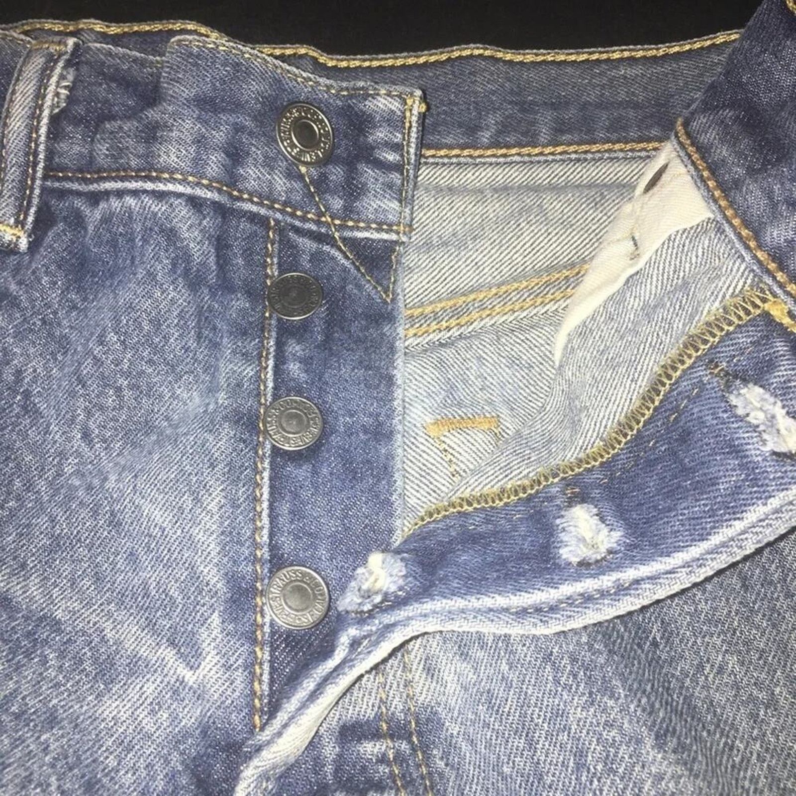 Levi's Levis 501 light wash button fly Jeans, size 31 Size US 31 - 3 Thumbnail