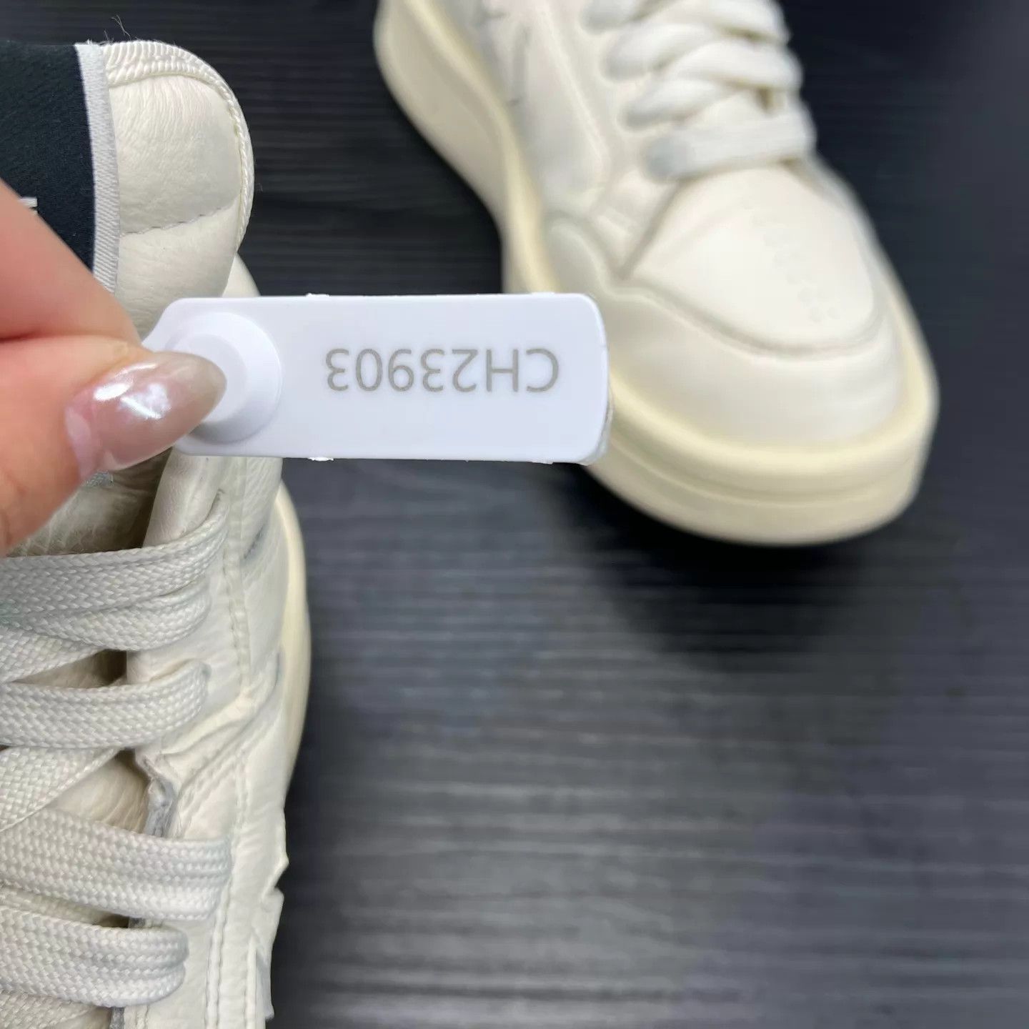 Converse Converse Ivory 44 Mint w/ Box Size US 11 / EU 44 - 9 Thumbnail
