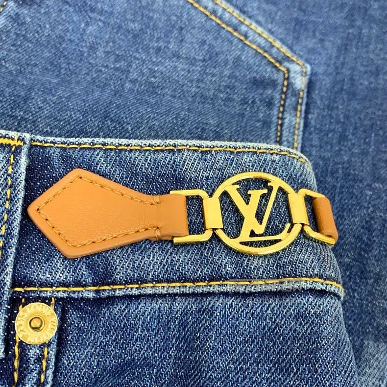 Louis Vuitton Louis Vuitton Navy logo leather-buttoned cotton casual Jea Size 33" - 5 Thumbnail