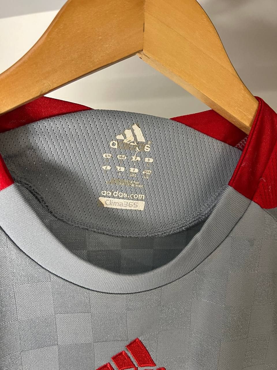Adidas VINTAGE ADIDAS FC LIVERPOOL ENGLAND SOCCER JERSEY RETRO Y2K Size US L / EU 52-54 / 3 - 6 Thumbnail
