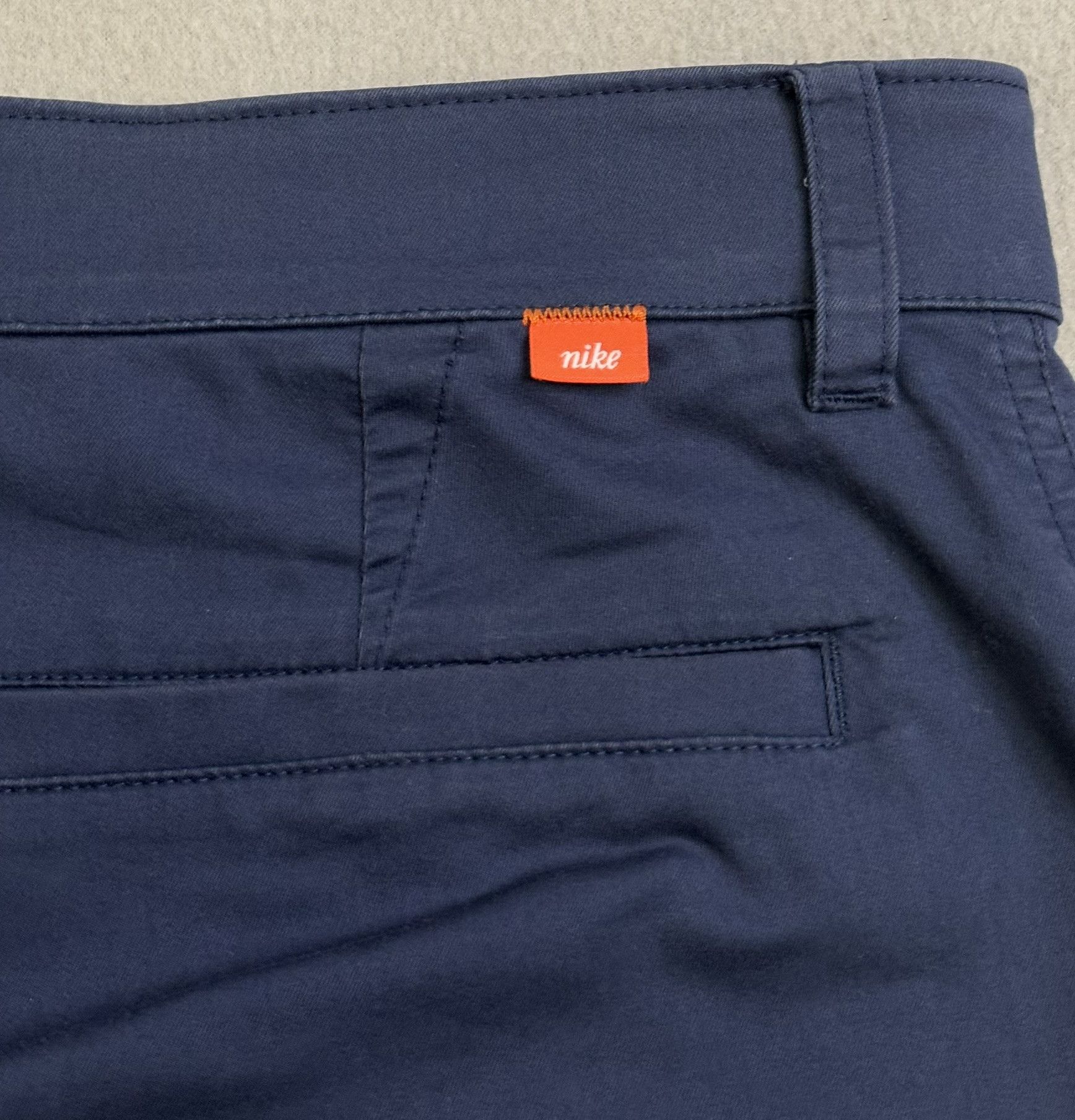 Nike Nike Golf Chino shorts size 35 Size US 35 - 13 Thumbnail
