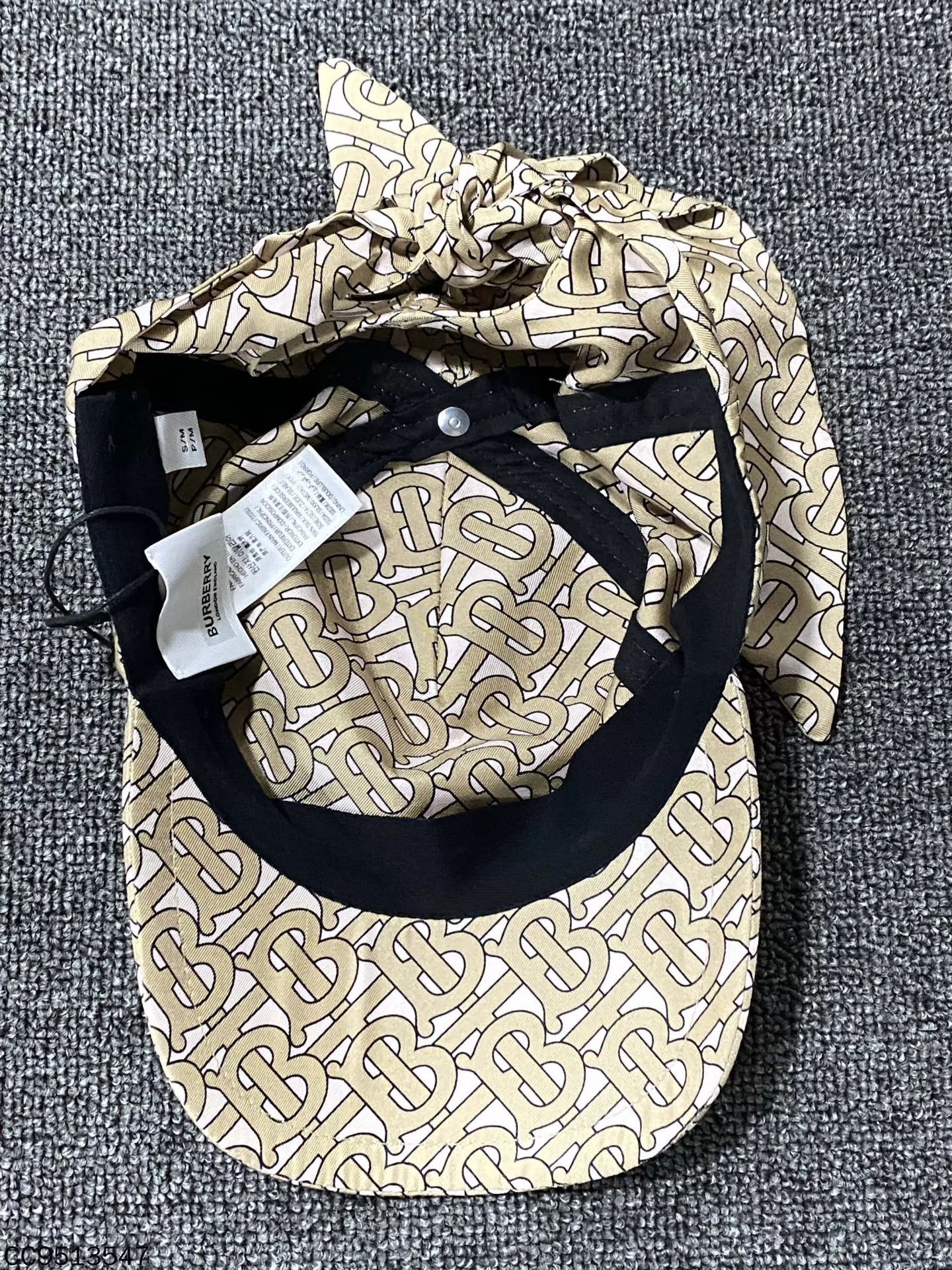 Burberry Burberry all over print silk bucket hat S/M 99 new Size ONE SIZE - 1 Thumbnail