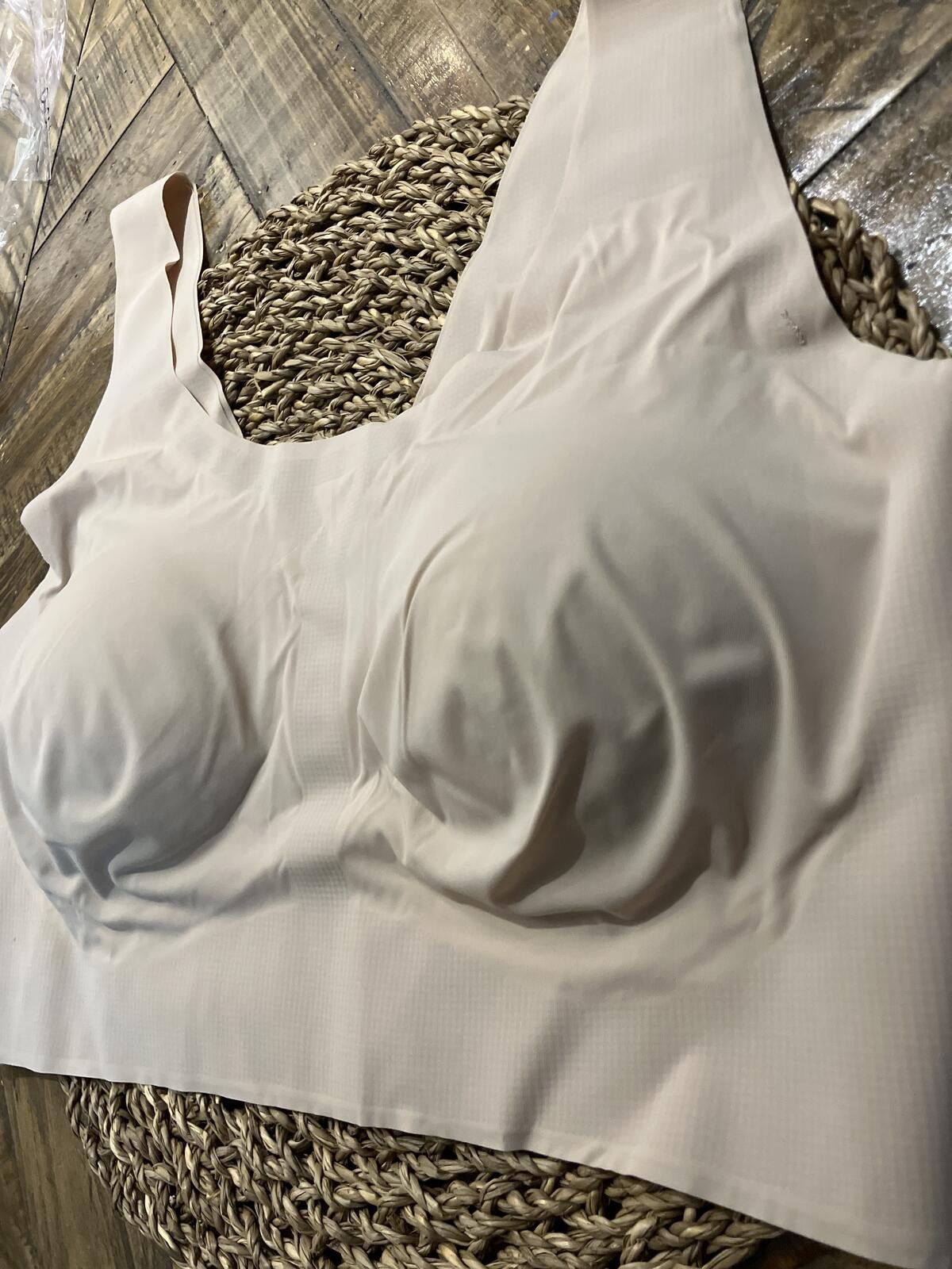 Balenciaga NIB Bali Seamless Nude Wireless Bra Top Size ONE SIZE - 2 Thumbnail