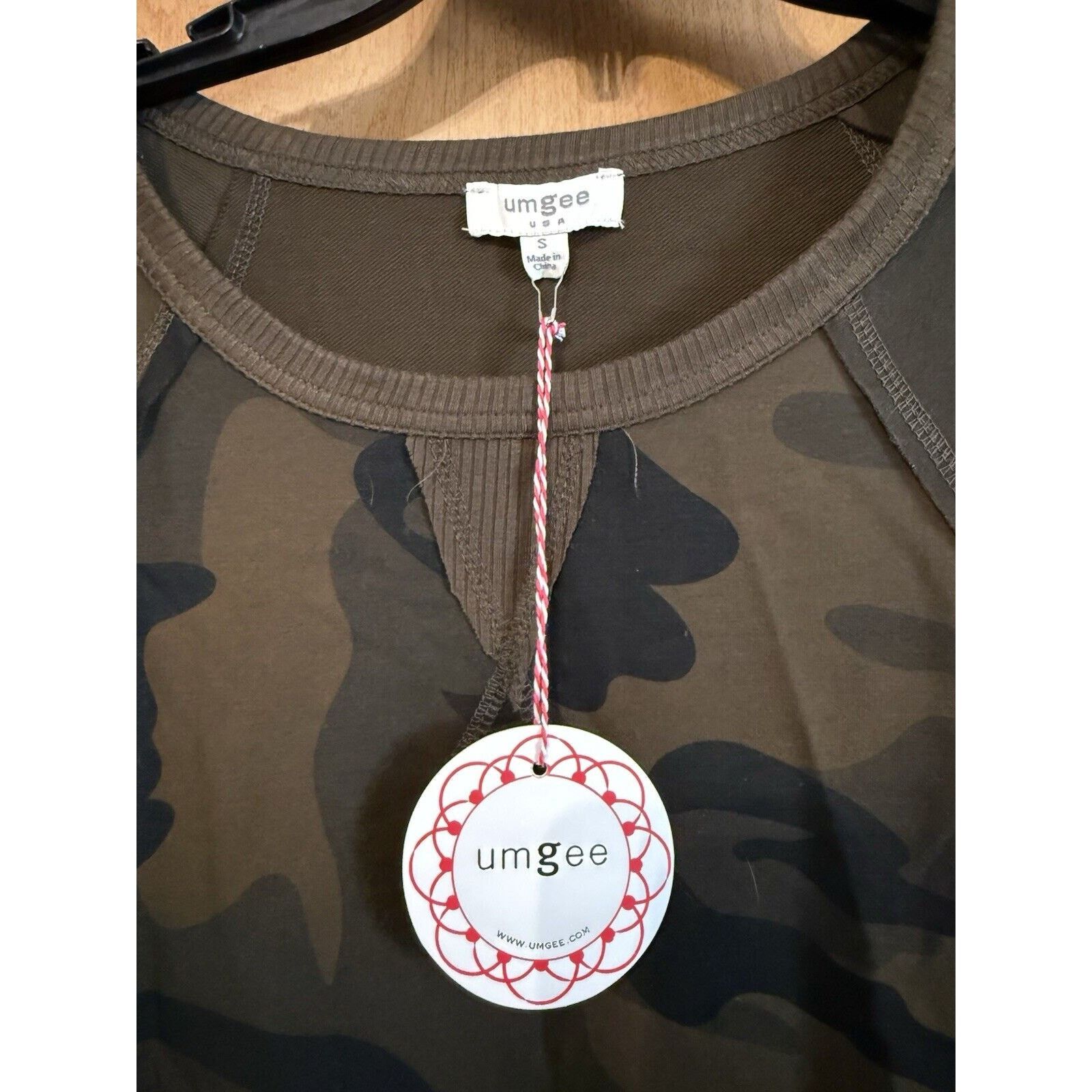Other NWT Umgee Round Neck Detail Sleeve Camouflage Women’s Small Size S / US 4 / IT 40 - 3 Thumbnail