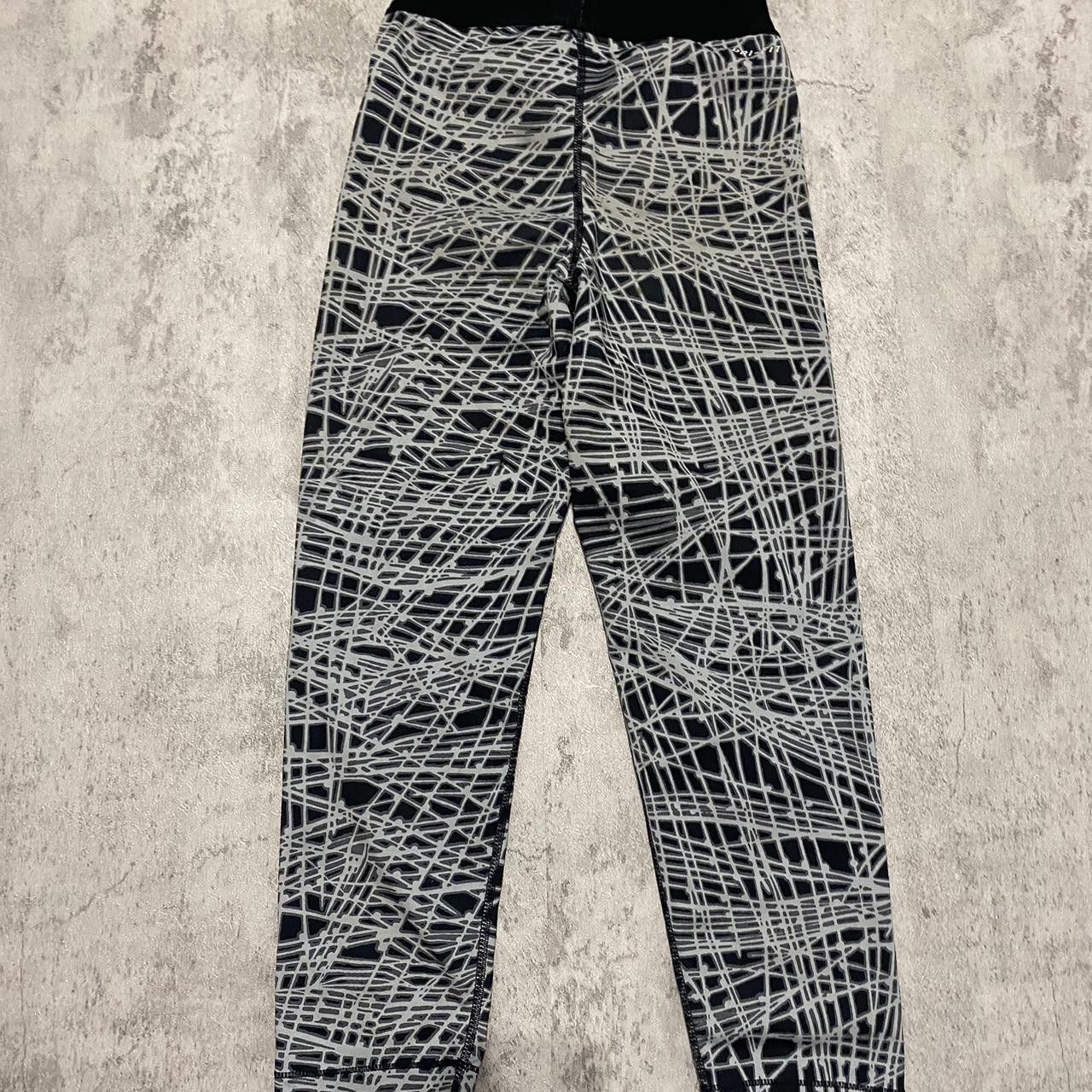 Nike Nike Pro black and white sportswear leggings Size US XS / EU 42 / 0 - 2 Thumbnail