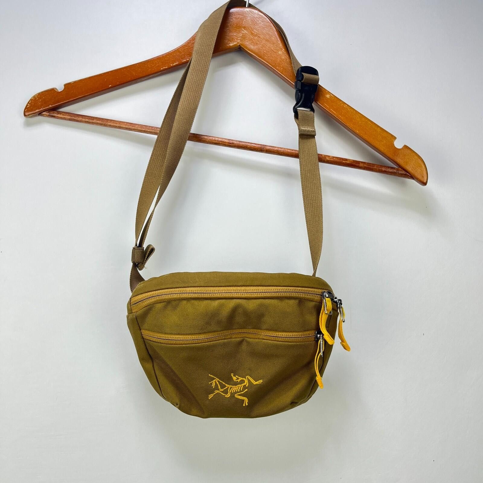 Arc'teryx Arc'teryx Mantis 1 Waist Pack Relic / Yellow Accent 1.5L Size ONE SIZE - 1 Thumbnail
