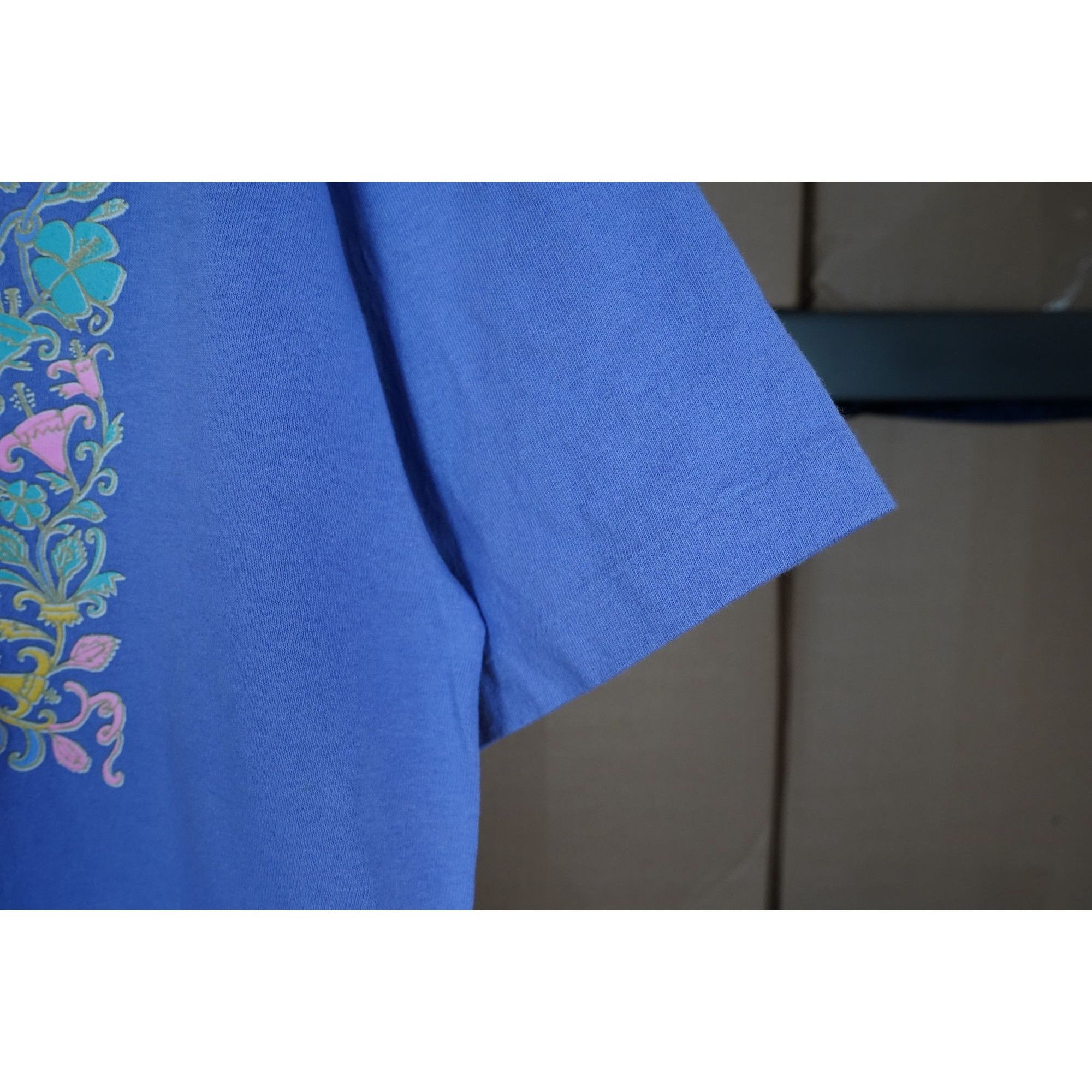 Vintage 90s Kauai Floral Art Vintage Tshirt - Men's L - Item #297 Size US L / EU 52-54 / 3 - 4 Thumbnail