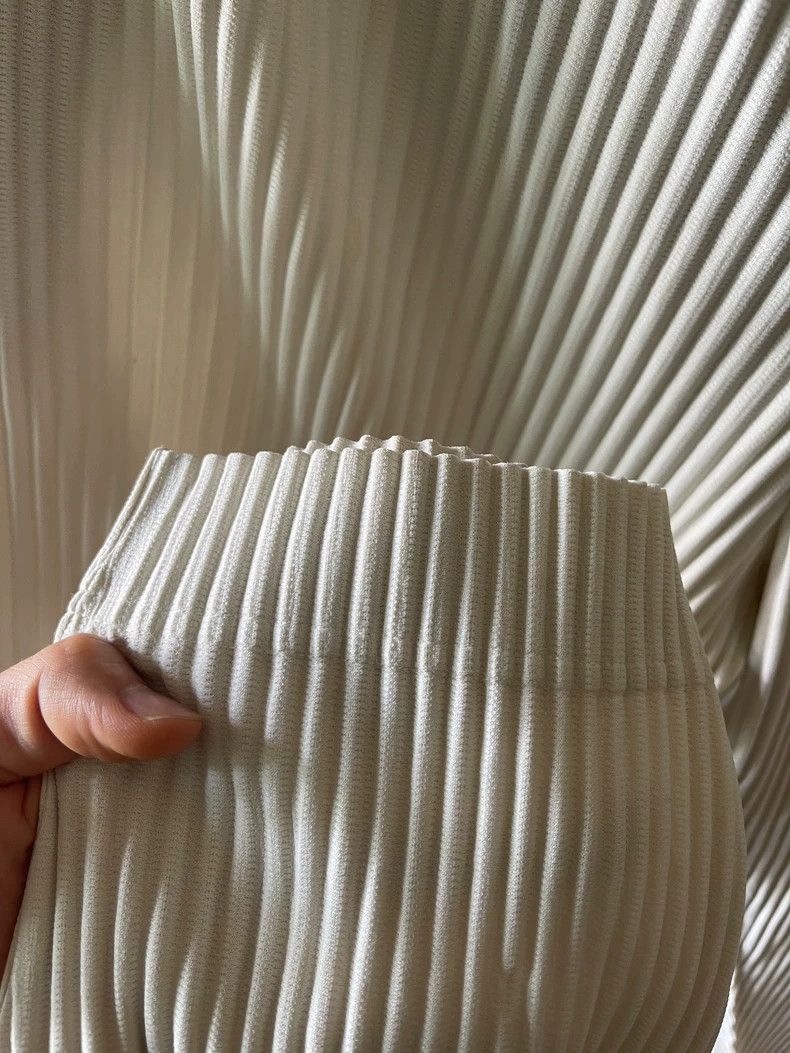 Issey Miyake Issey Miyake size:2 Off-white pleated trousers Size US 28 / EU 44 - 2 Thumbnail