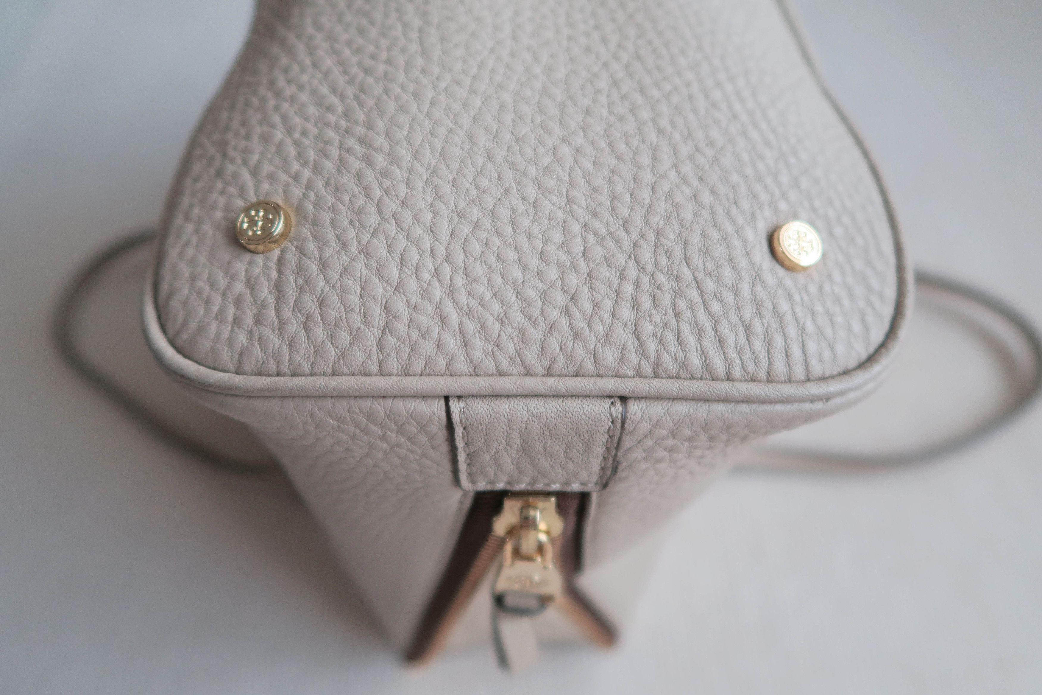 Tory Burch Tory Burch Expandable Robinson Leather Shoulder Tote Handbag Size ONE SIZE - 14 Thumbnail