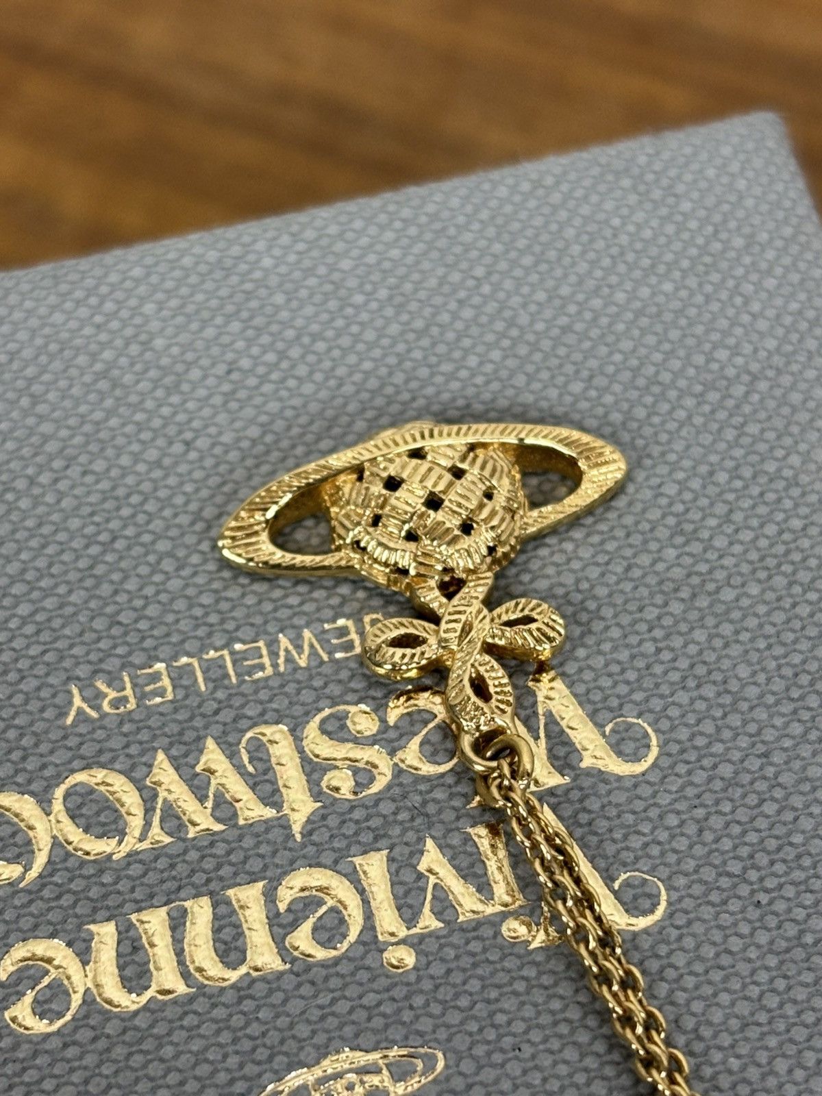 Vivienne Westwood Vivienne Westwood Simone Bas Relief Mini Necklace Gold Size ONE SIZE - 3 Thumbnail