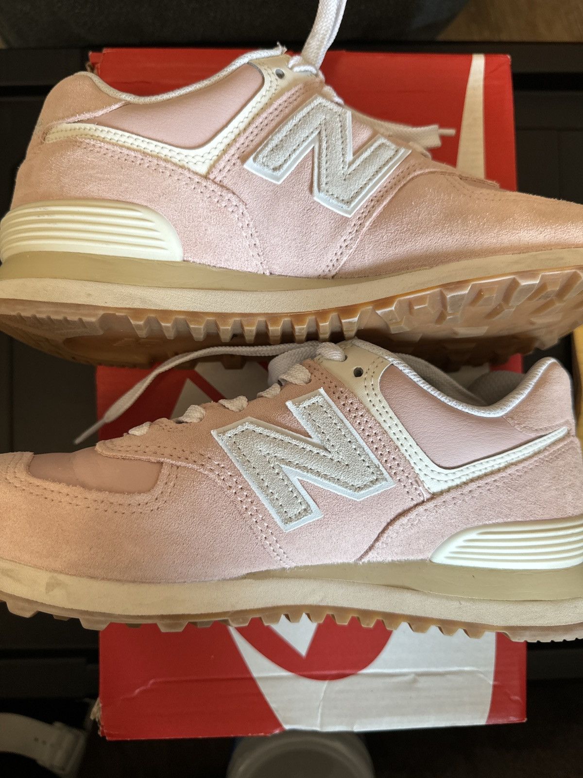 New Balance New Balance 574 Sneakers in pink/beige Size US 6 / IT 36 - 1 Thumbnail