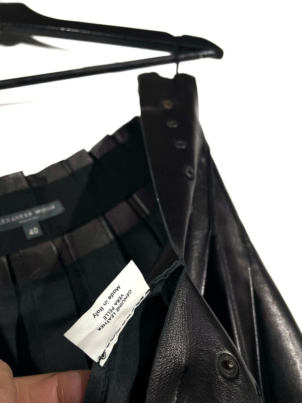 Alexander McQueen Alexander McQueen Women Black Pleated Leather Skirt Size 40 Size 27" / US 4 / IT 40 - 9 Thumbnail