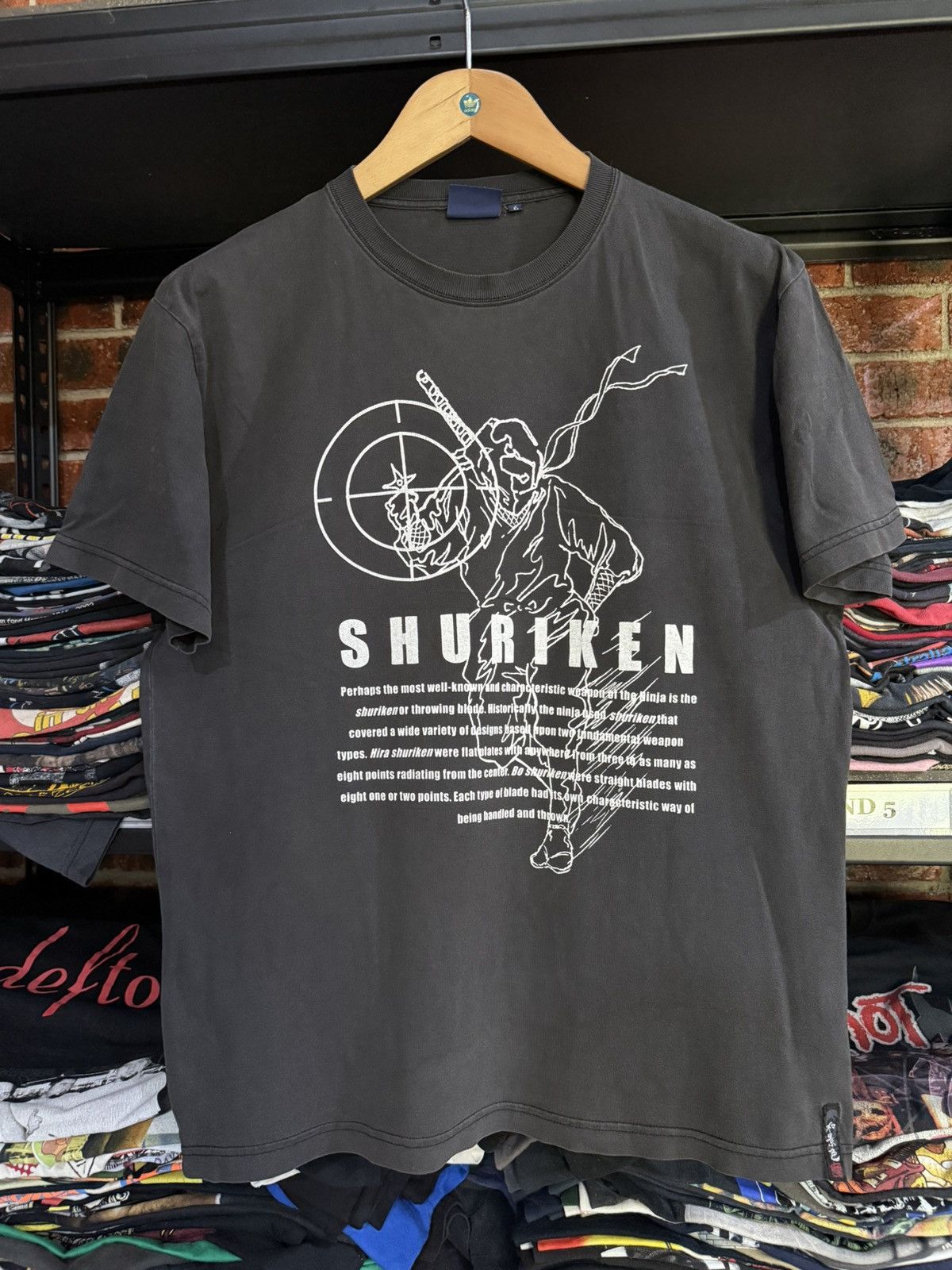 Anime Thrashed Vintage ShurikenThrowing Blade Weapon Sun Faded Tee Size US L / EU 52-54 / 3 - 1 Thumbnail