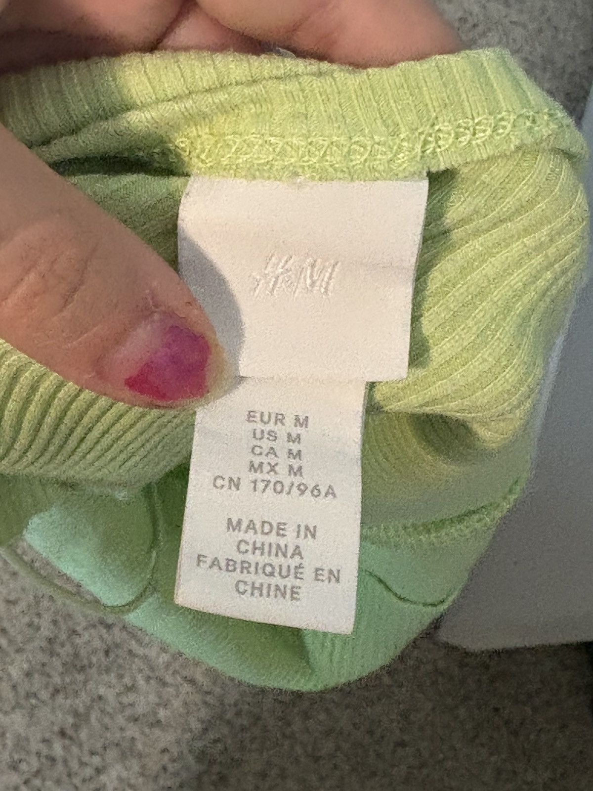 H&M (H&M) Green Tank Top: Size Medium Size M / US 6-8 / IT 42-44 - 3 Thumbnail