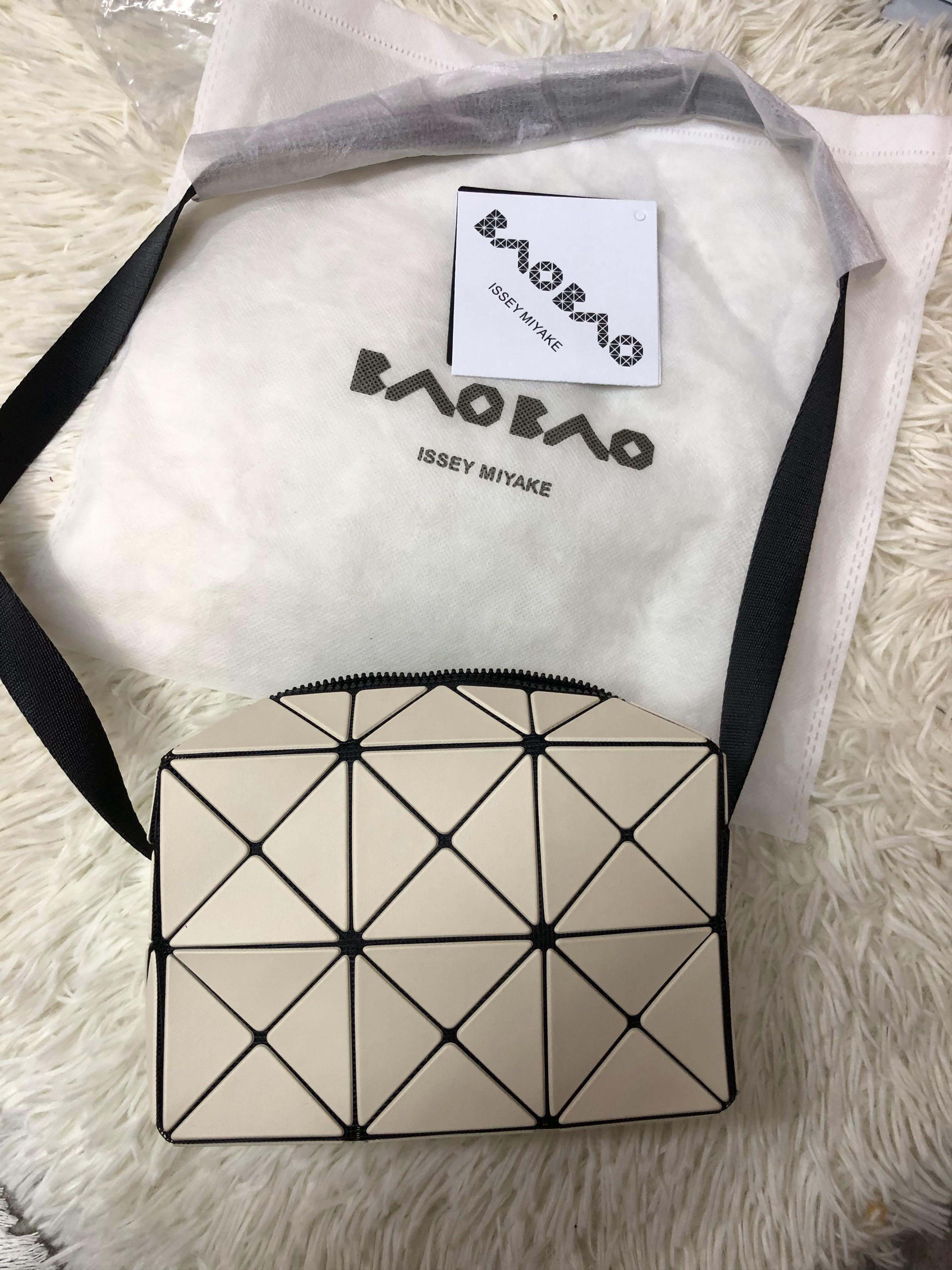 Issey Miyake ISSEY MIYAKE Cuboid Geo Zip Crossbody Bag Size ONE SIZE - 1 Thumbnail