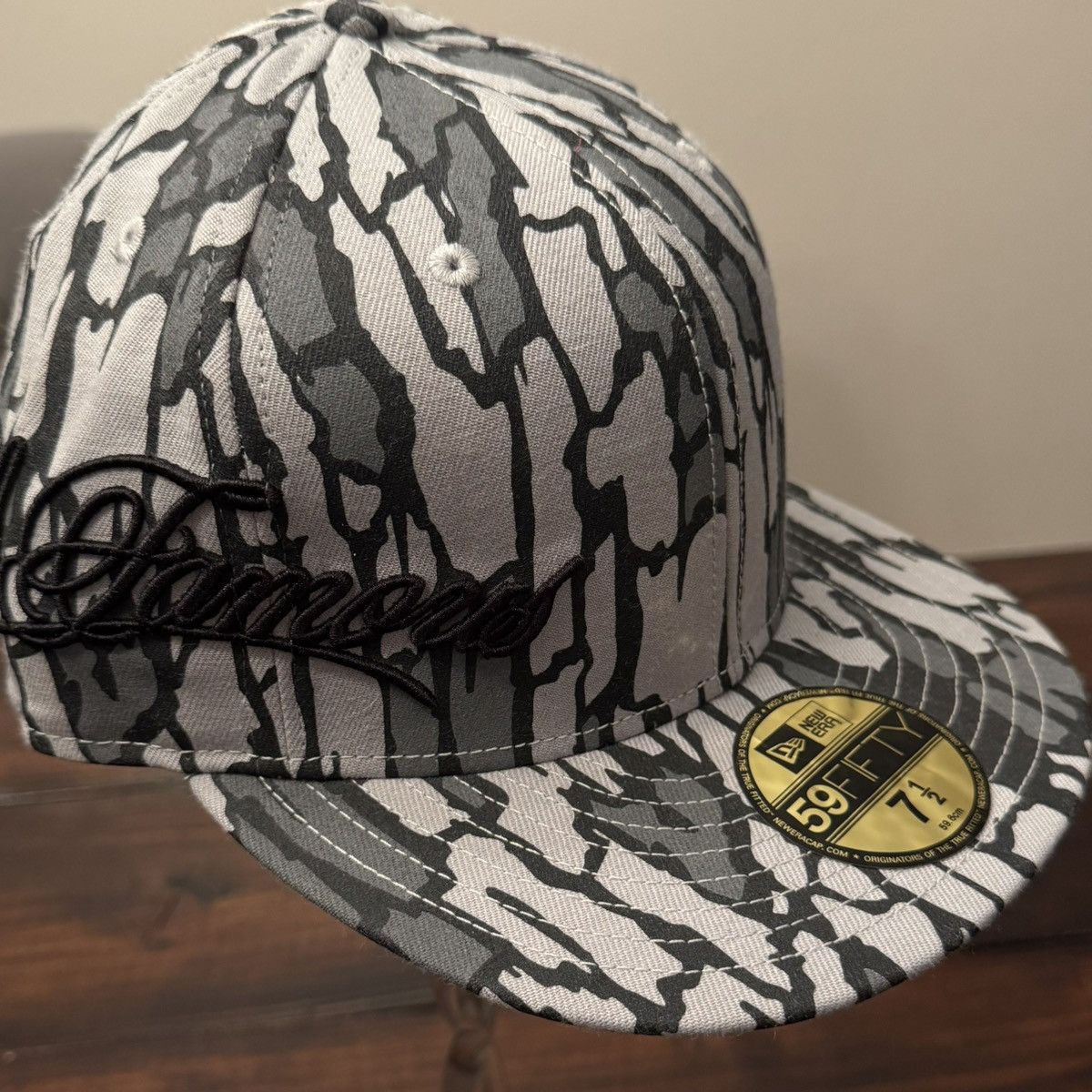 Supreme Supreme World Famous Script Treebark Camo New Era Fitted Hat Size ONE SIZE - 1 Thumbnail