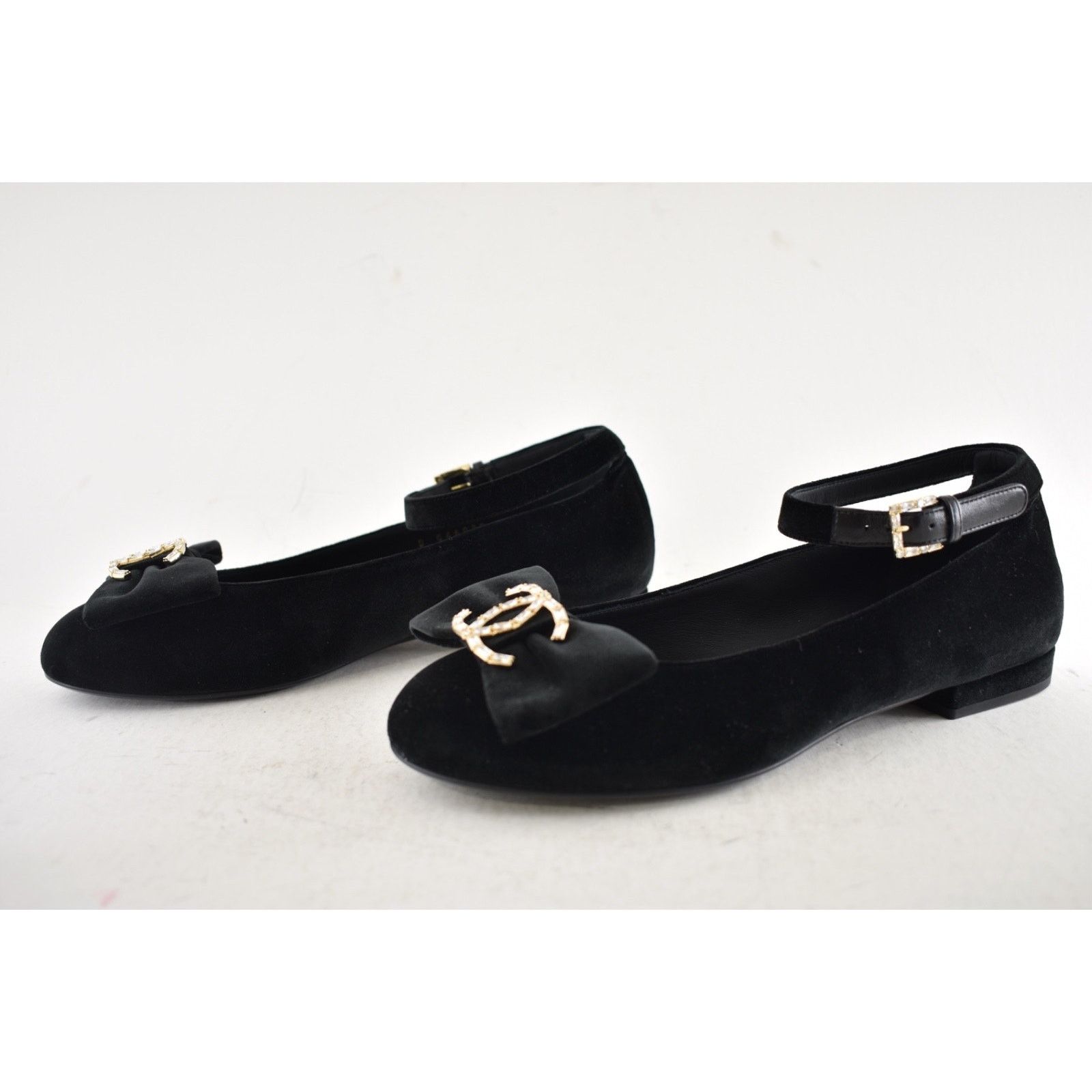 Chanel Chanel Velvet Crystal CC Bow Ankle Strap Ballet Flat 36.5 Size US 5.5 / IT 35.5 - 18 Thumbnail