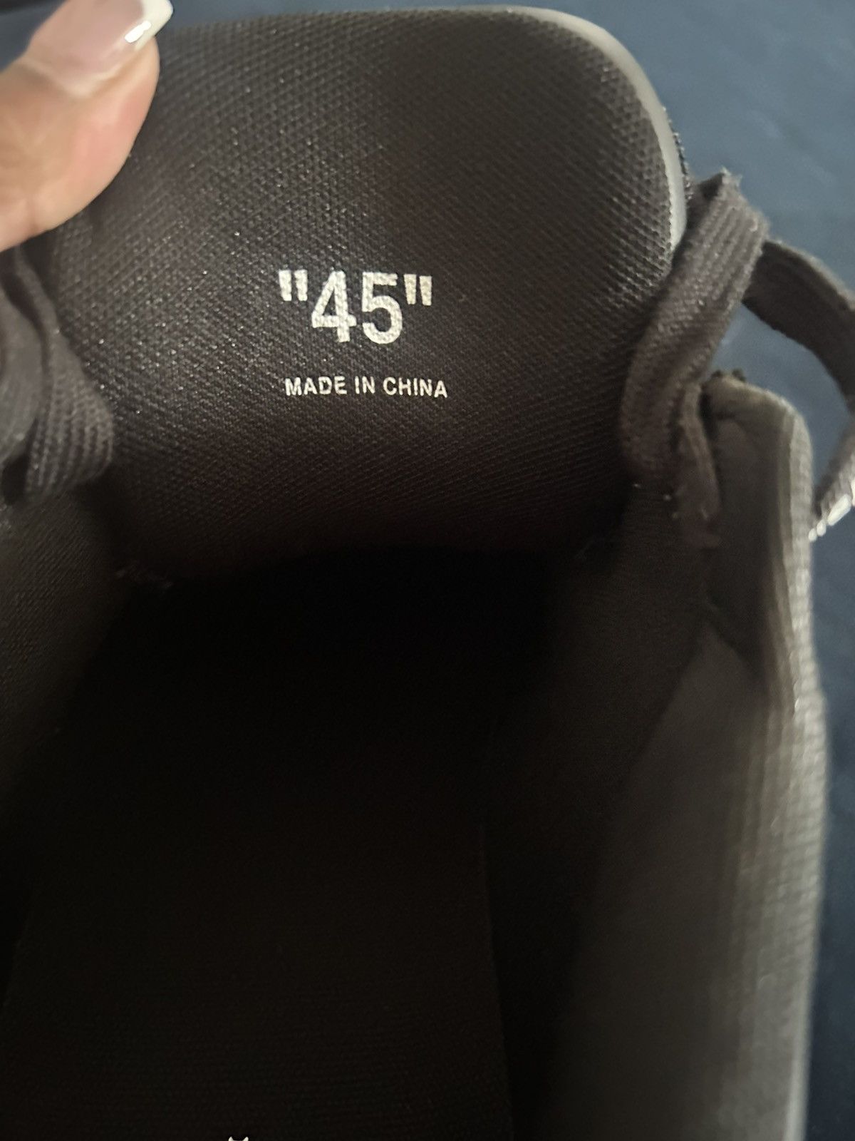 Off-White off whites Size US 12 / EU 45 - 3 Thumbnail