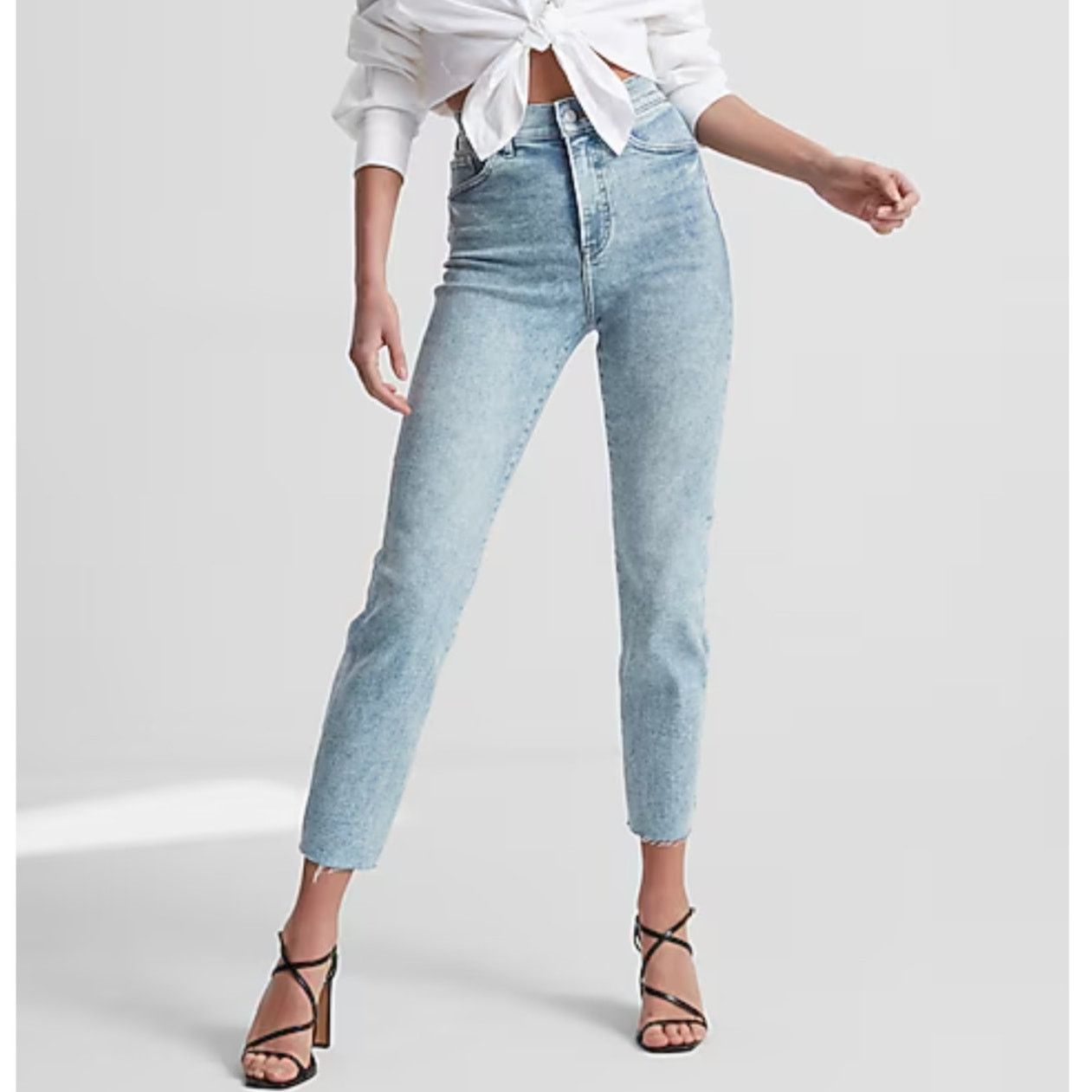 Express Express Super High Rise Mom Jean Size 10 Straight Leg Jeans Size 32" / US 10 / IT 46 - 1 Thumbnail