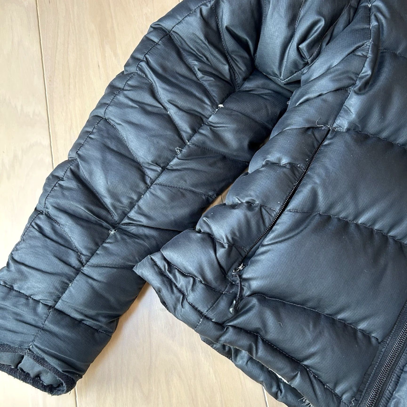 Patagonia Patagonia Jacket Women’s Small Down Quilted Full Zip Lightweight Insulated Black Short Sleeves Winter Fall Spring Everyday Travel Casual Business Size S / US 4 / IT 40 - 2 Thumbnail