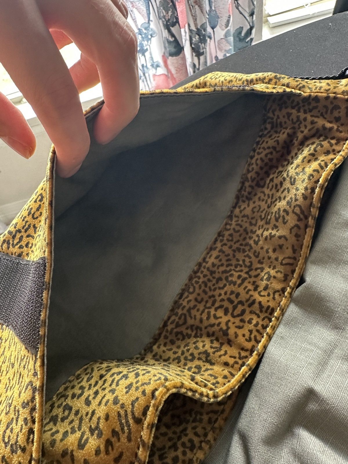 Supreme Supreme Velvet Messenger Bag Tan Leopard Size ONE SIZE - 5 Thumbnail