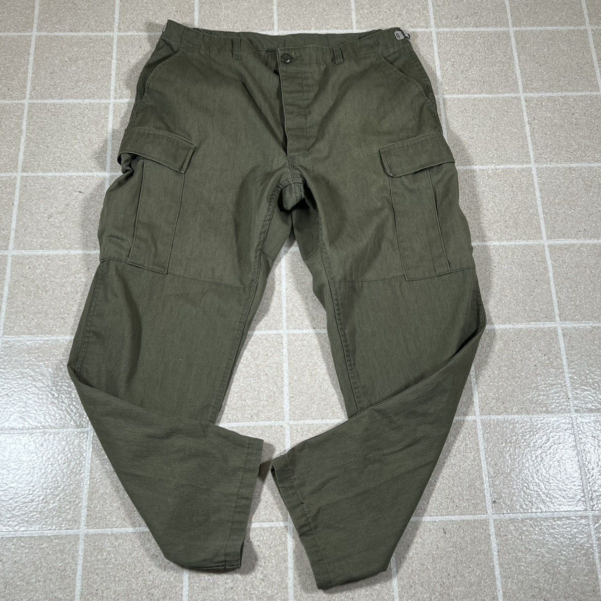Vintage Vintage Military Combat Cargo Pants Adjustable Waist Size US 35 - 1 Thumbnail