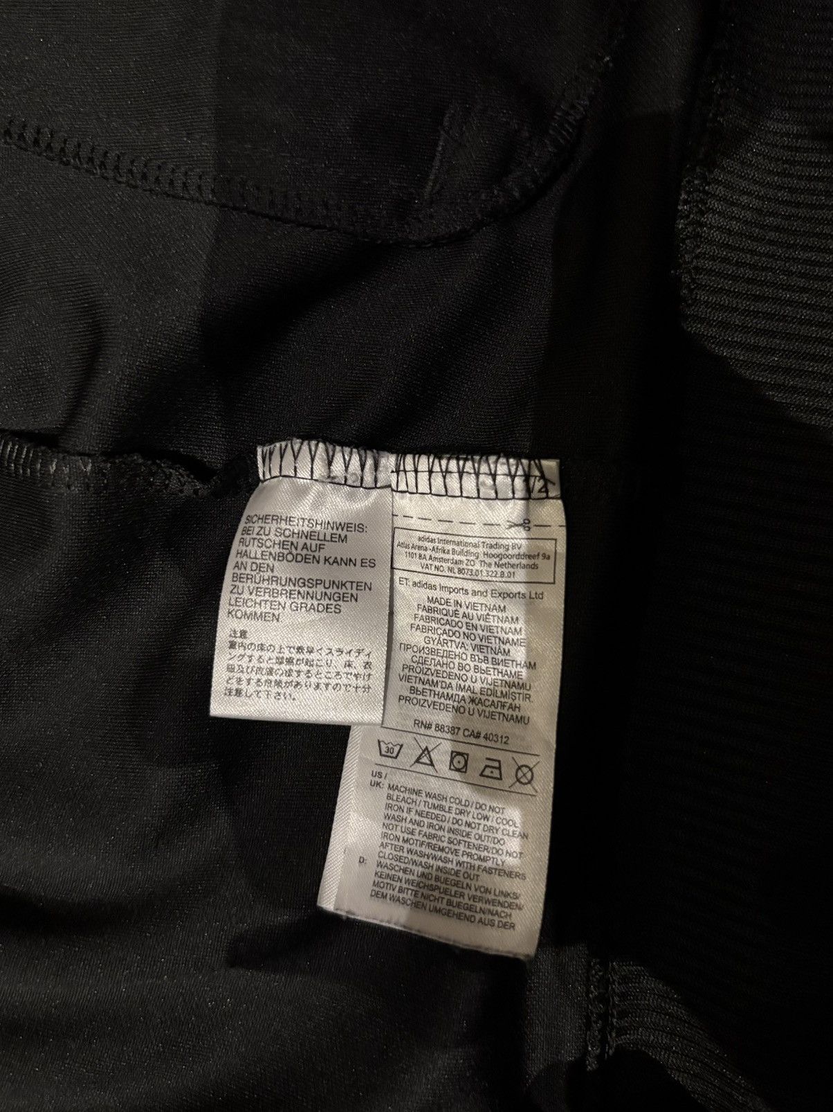 Adidas Adidas zip Size US M / EU 48-50 / 2 - 3 Thumbnail
