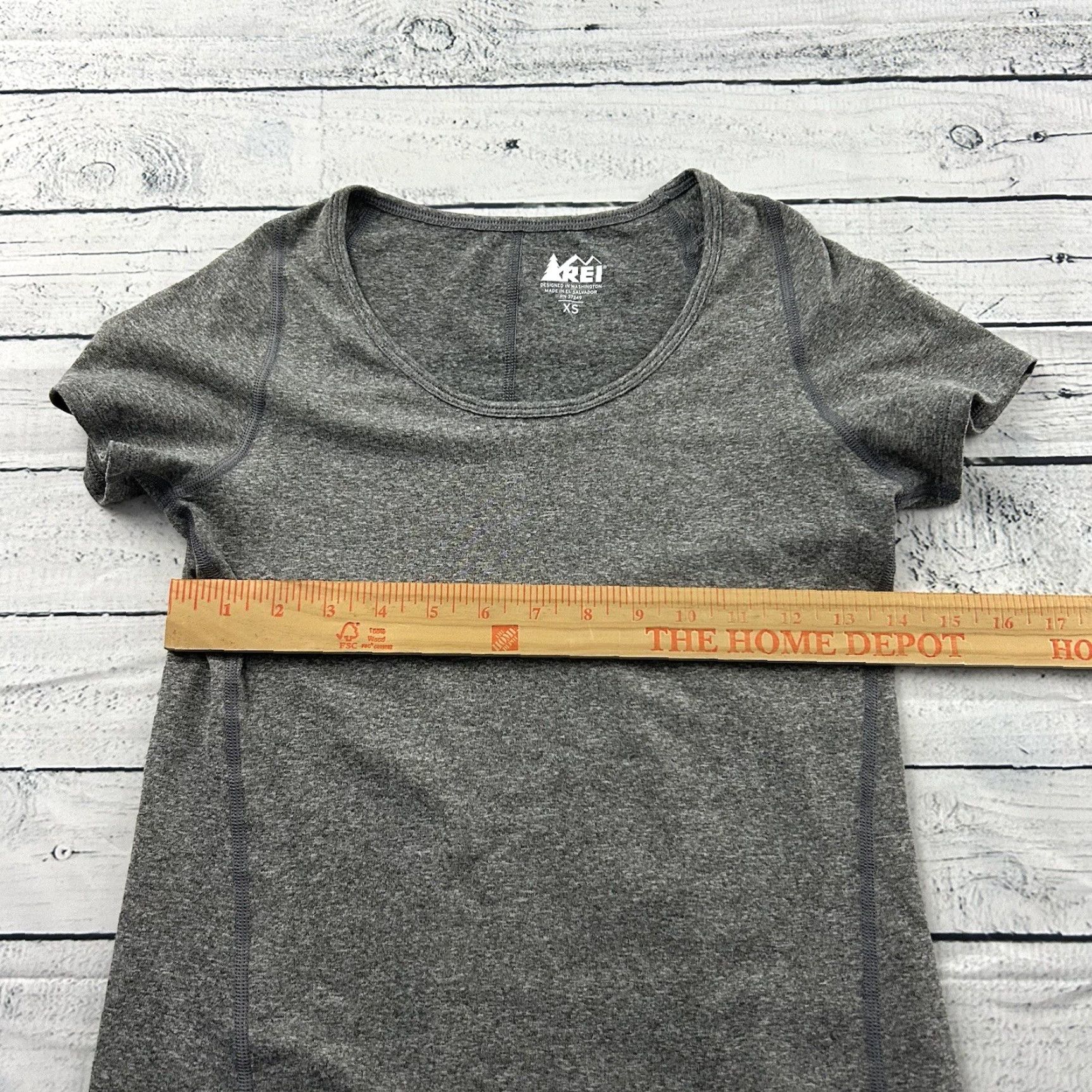 Vintage REI Short Sleeve Athletic Shirt Women's XS Gray Shirt, T-Shirt, Activewear, Hiking, Lightweight, Basic, Gray, XS, Women Size XS / US 0-2 / IT 36-38 - 4 Thumbnail