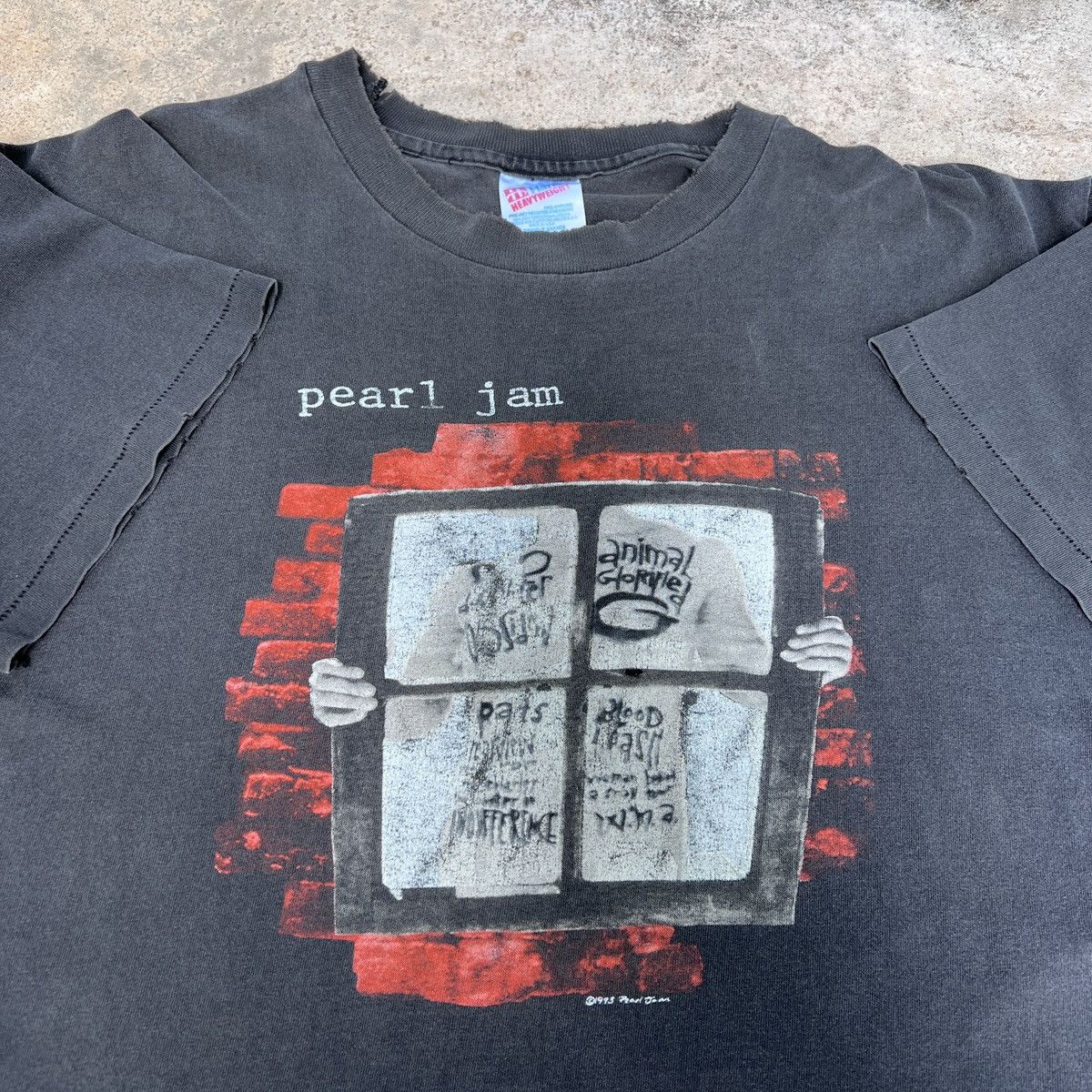 Band Tees Vintage 90s Pearl Jam Window Pain Tee XL Thrashed Sun Faded Size US XL / EU 56 / 4 - 14 Thumbnail