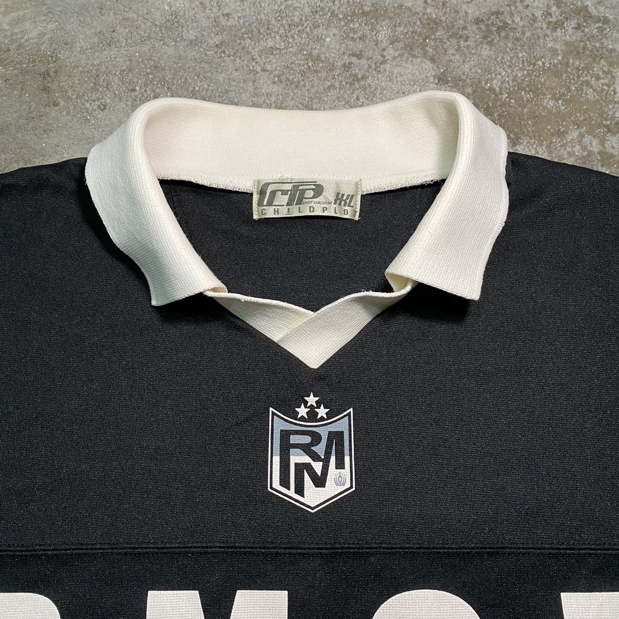Japanese Brand RARE🔥 RIOT MACHINE CHILD PLOT JERSEY Size US XXL / EU 58 / 5 - 2 Thumbnail