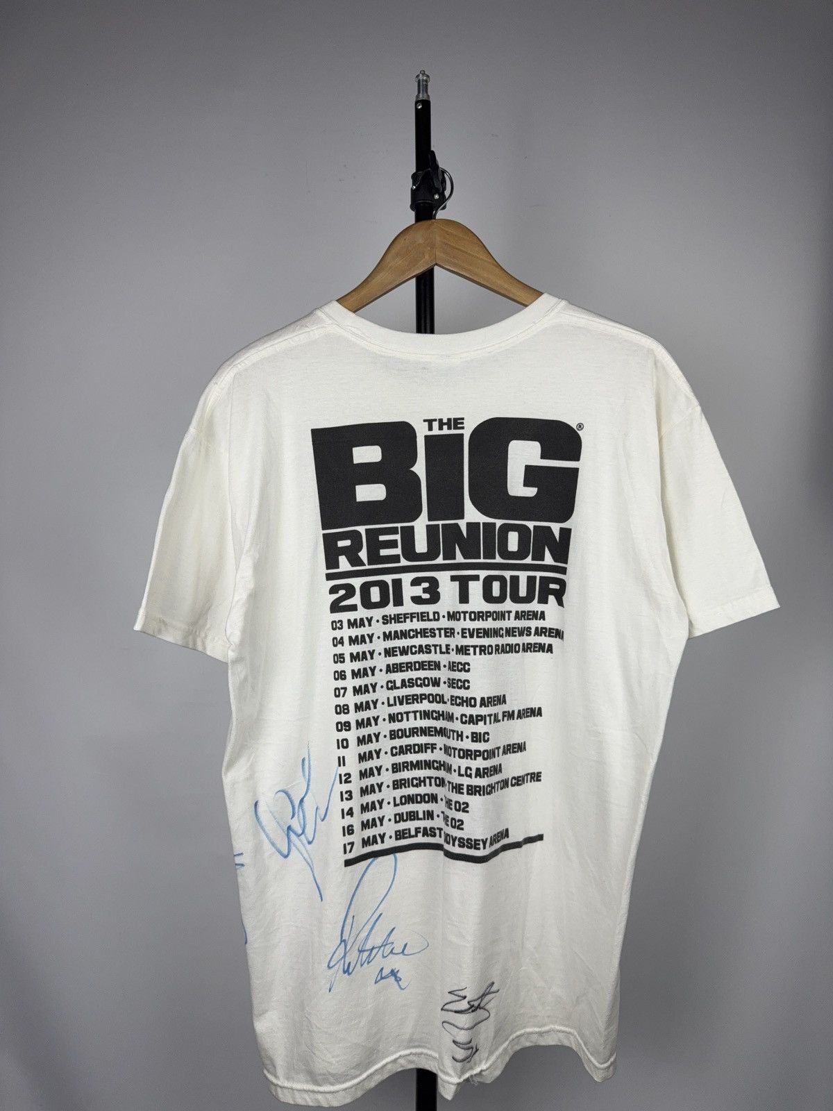 Band Tees 00s Rare FIVE Big Reunion 2013 Tour Tee Signed Size L Size US L / EU 52-54 / 3 - 12 Thumbnail