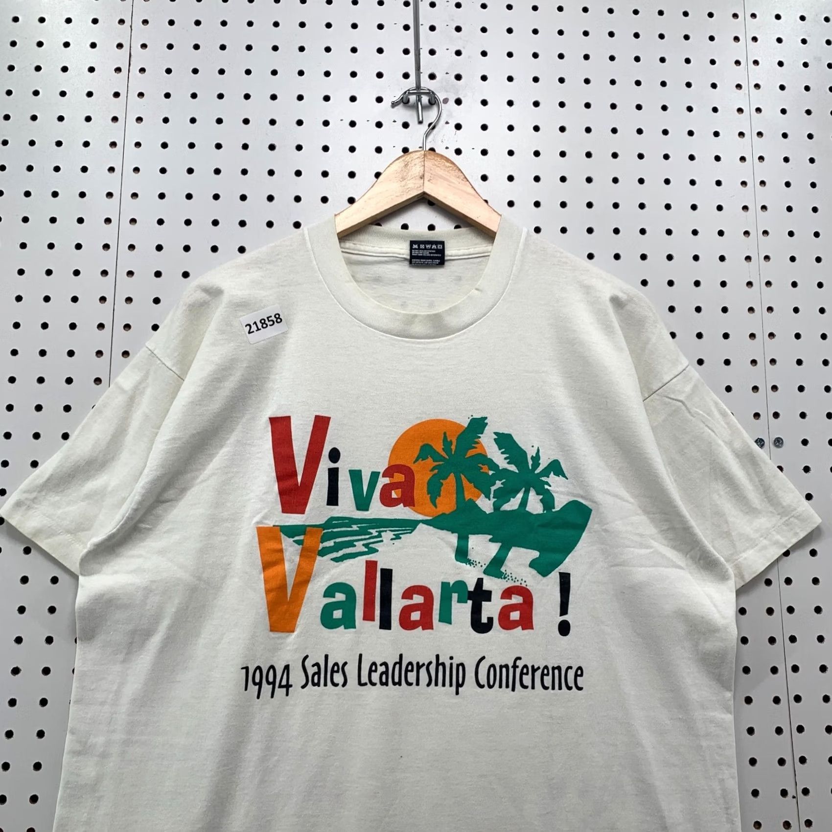 Fruit Of The Loom VINTAGE Wausau Shirt White 1994 Viva Vallarta Single Stitch Mens XL 23x28.5 T-Shirt Fruit of the Loom 90s Beach Size US XL / EU 56 / 4 - 5 Thumbnail
