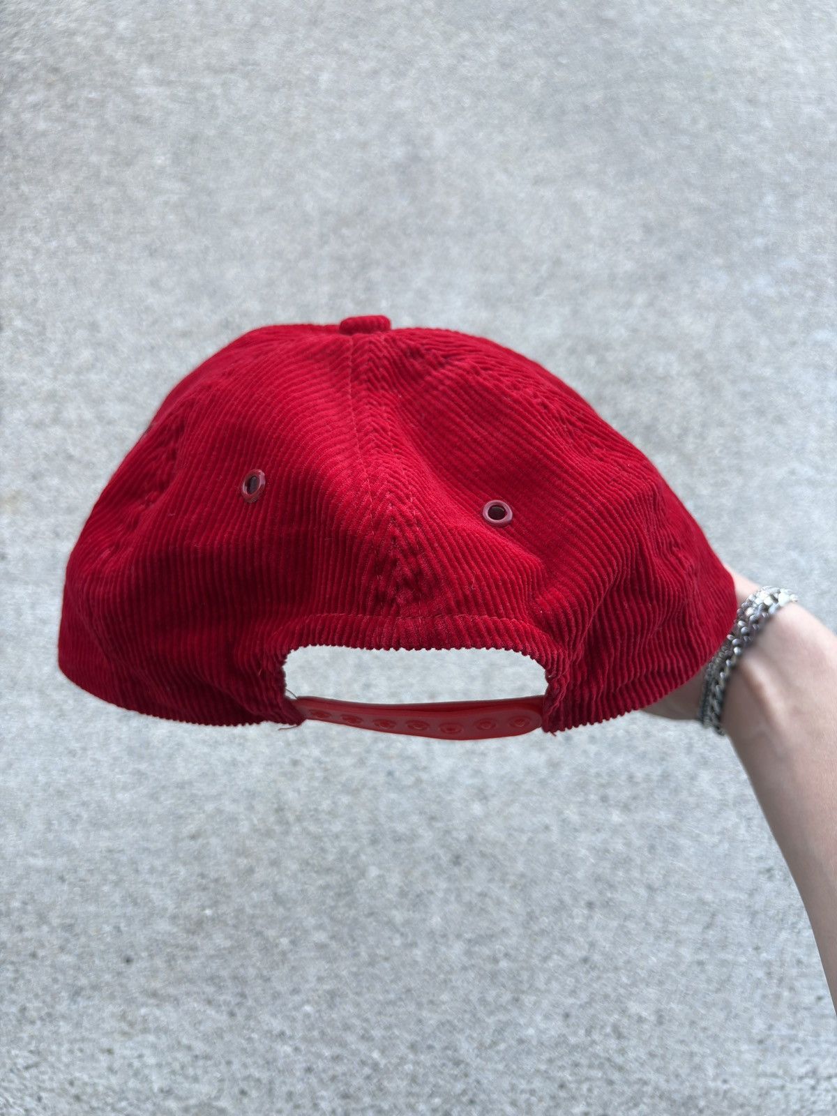 Camel Vintage 1990s Marlboro Red/White Corduroy Snap Back Hat Size ONE SIZE - 2 Thumbnail