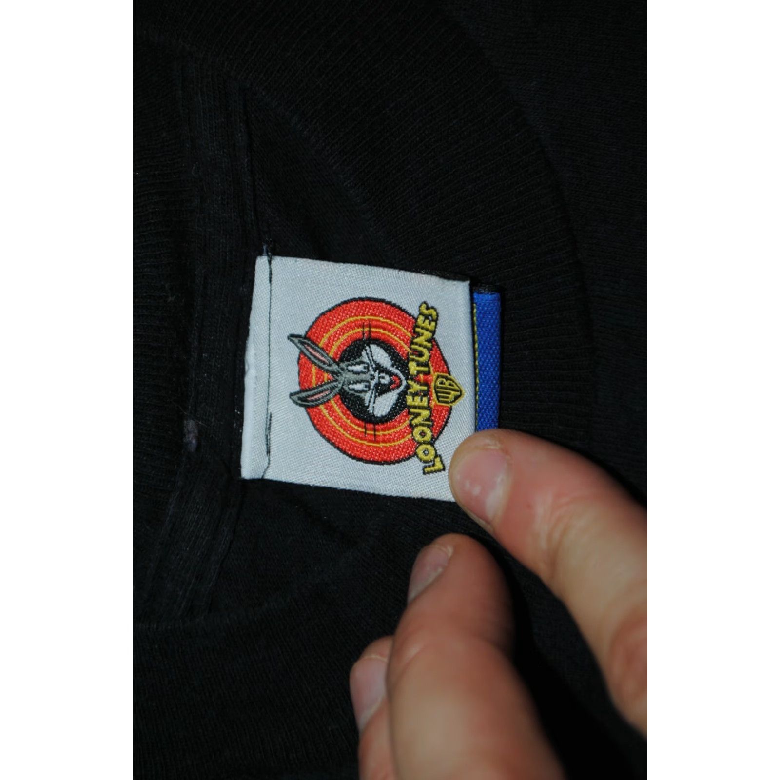 Vintage VINTAGE LOONEY TUNES 1999 DAFFY DUCK BOXING ELMI BLACK SINGLE STITCH SHIRT SMALL Size US S / EU 44-46 / 1 - 5 Thumbnail
