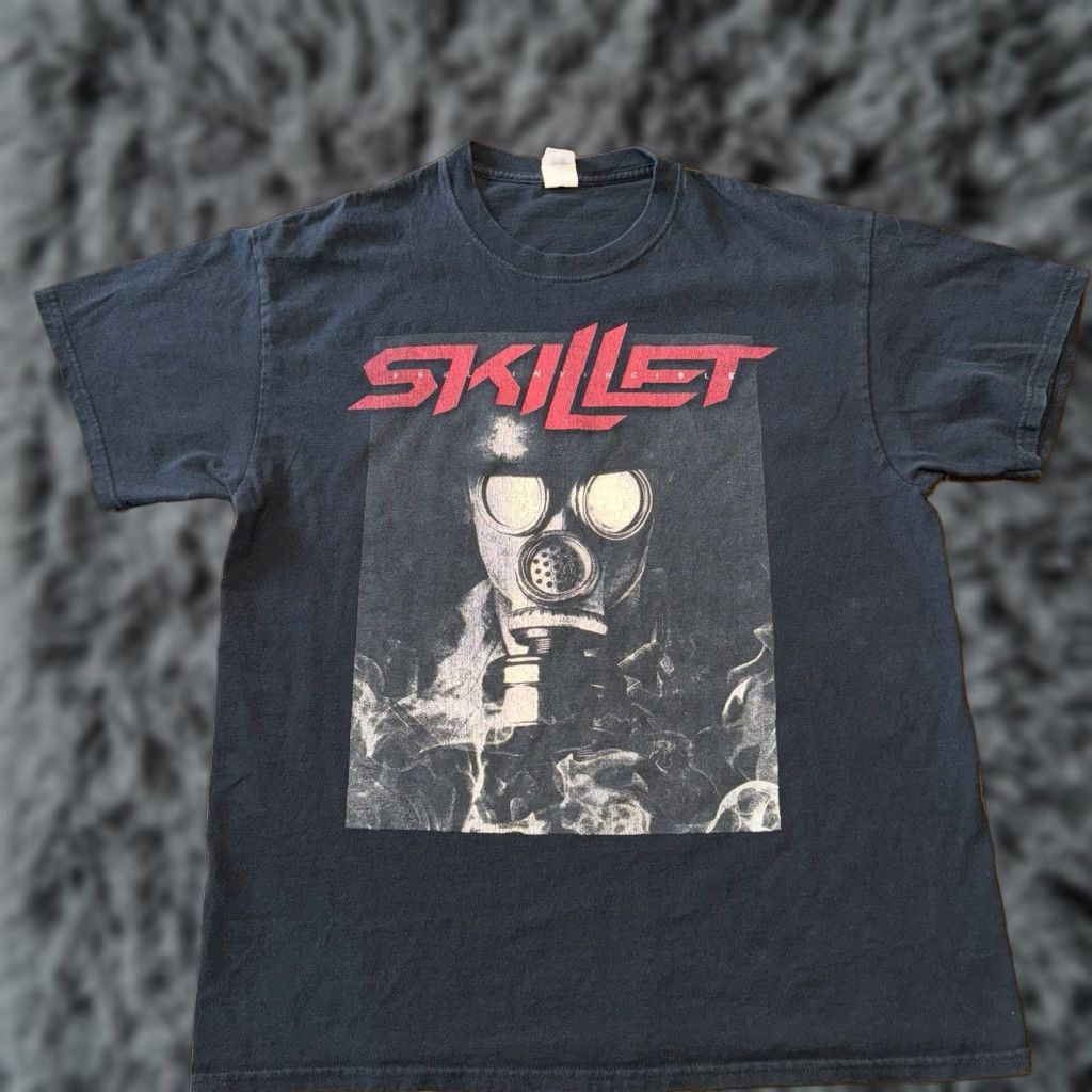 Vintage Skillet Feel Invincible T Shirt Large Christian Rock Faded Gas Mask Size US L / EU 52-54 / 3 - 1 Thumbnail
