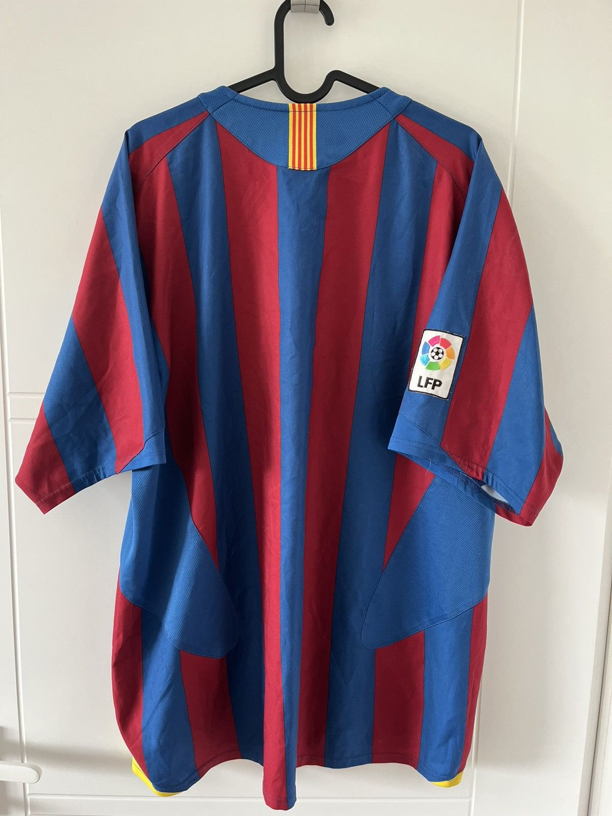 Nike Barcelona nike 2005/2006 home Vintage Soccer Jersey Size US XL / EU 56 / 4 - 7 Thumbnail
