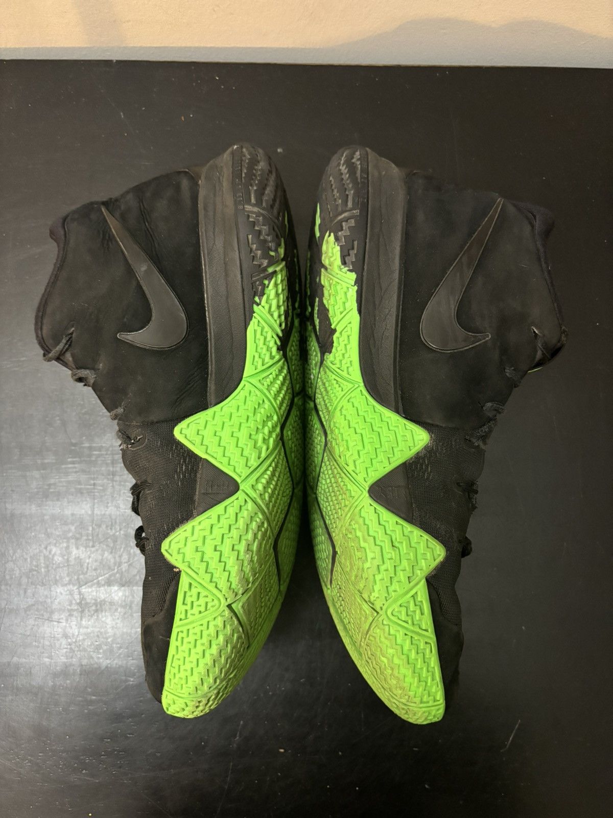 Nike Kyrie 4 Halloween Slime Green