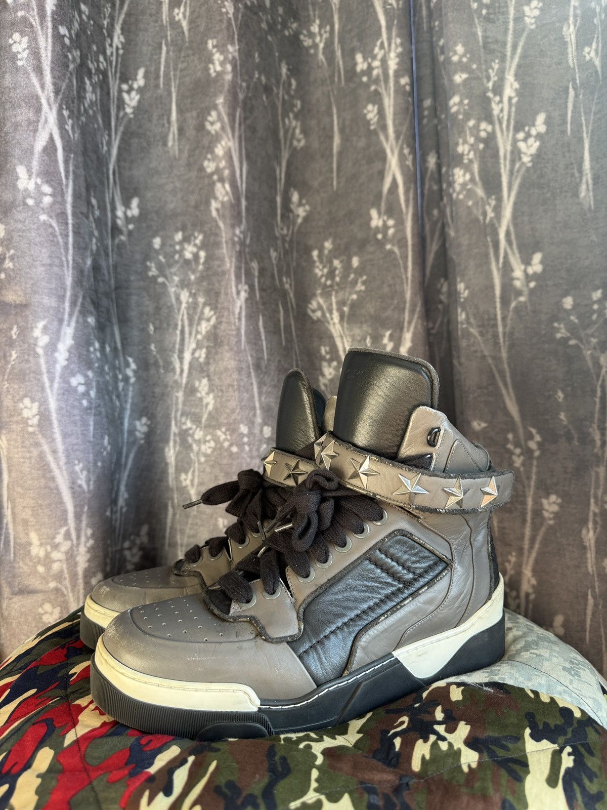 Givenchy Givenchy Tyson Star Mens 43 | Grailed