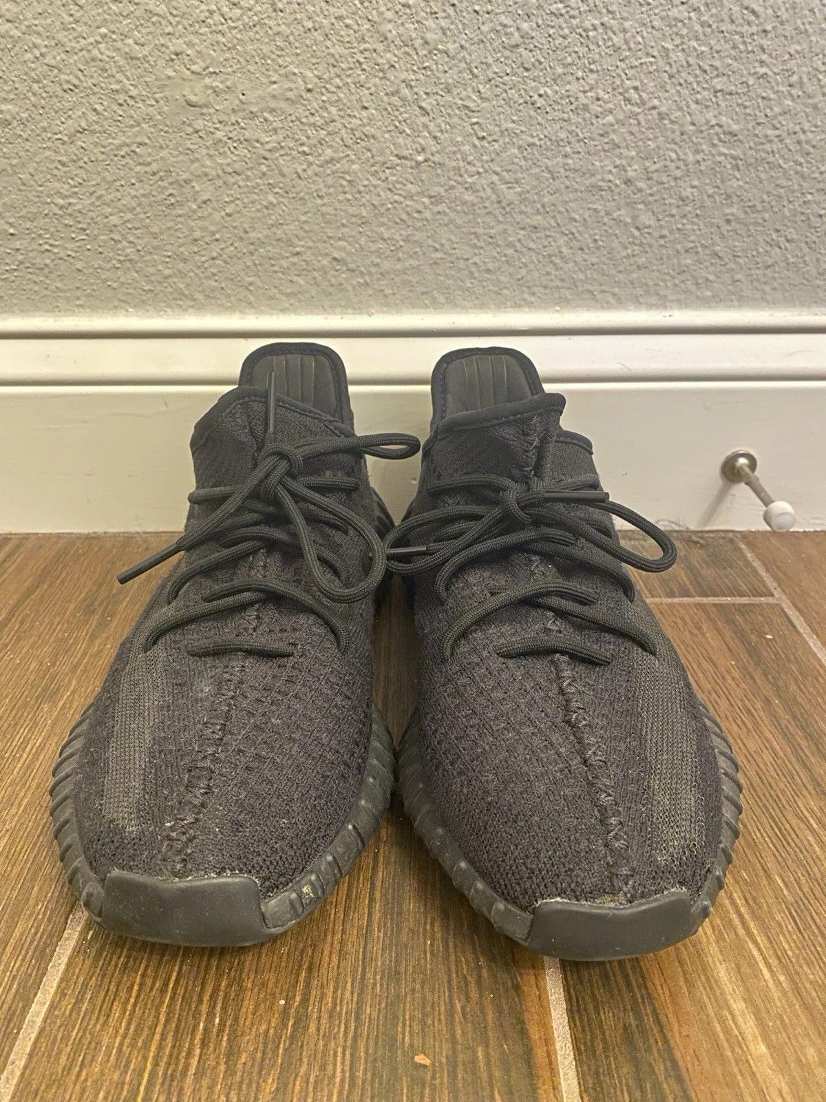 Yeezy Yeezy Boost 350 V2 Onyx Size US 10.5 / EU 43-44 - 2 Thumbnail