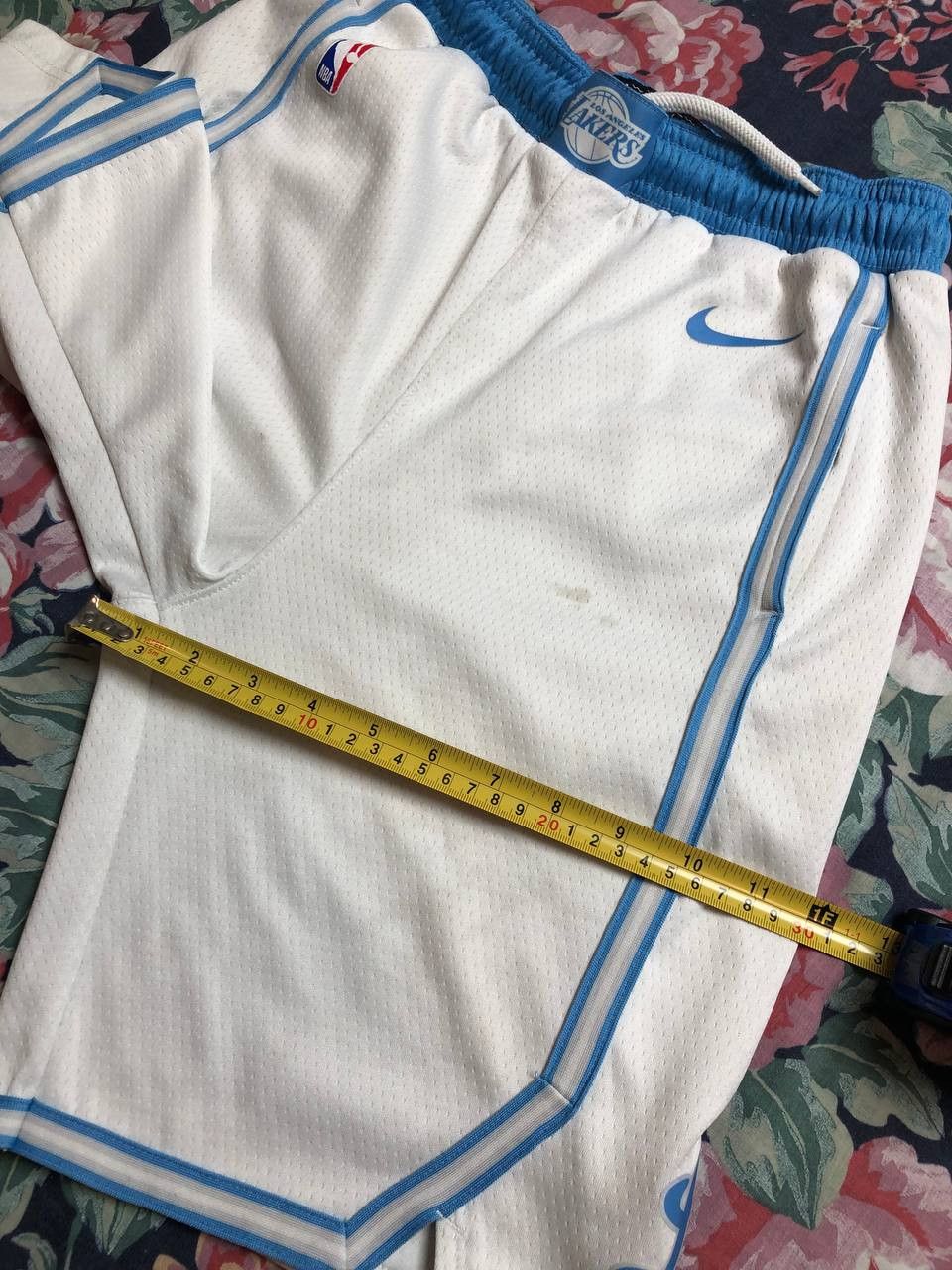 Nike Nike Los Angeles Lakers City Swingman Basketball Shorts Size US 34 / EU 50 - 18 Thumbnail