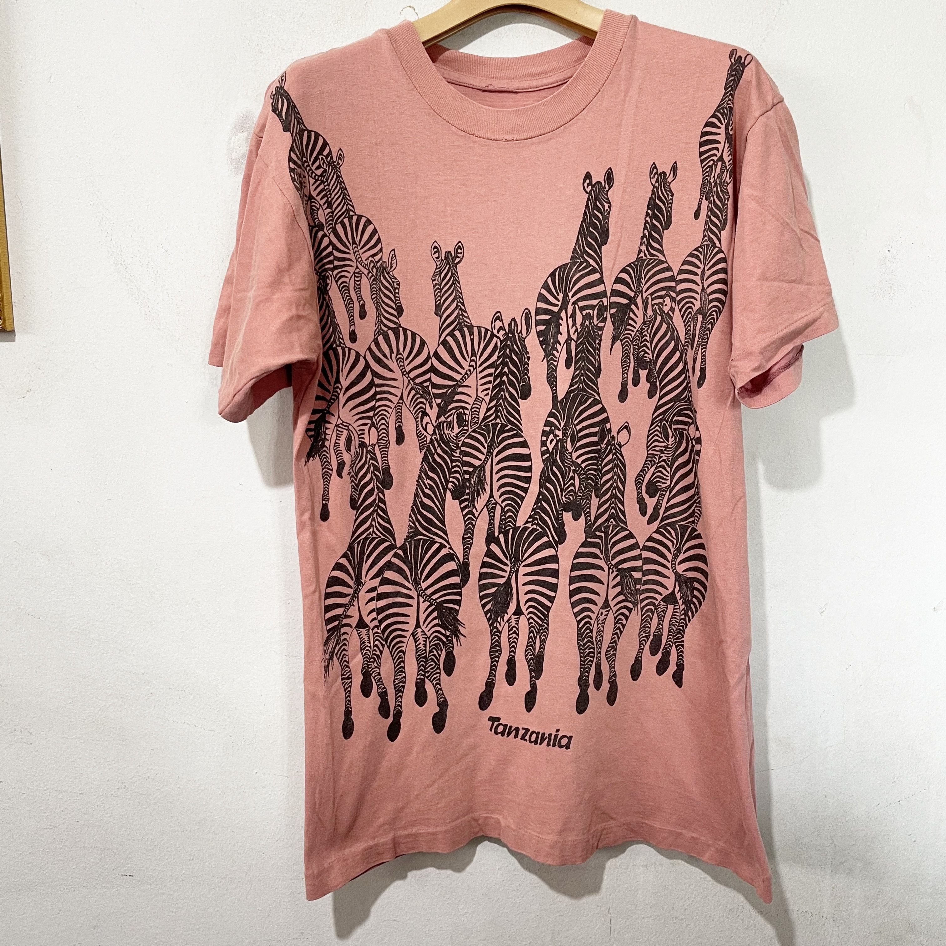 Vintage Vintage 90s Tanzania Zebra T-Shirt Size US S / EU 44-46 / 1 - 1 Thumbnail