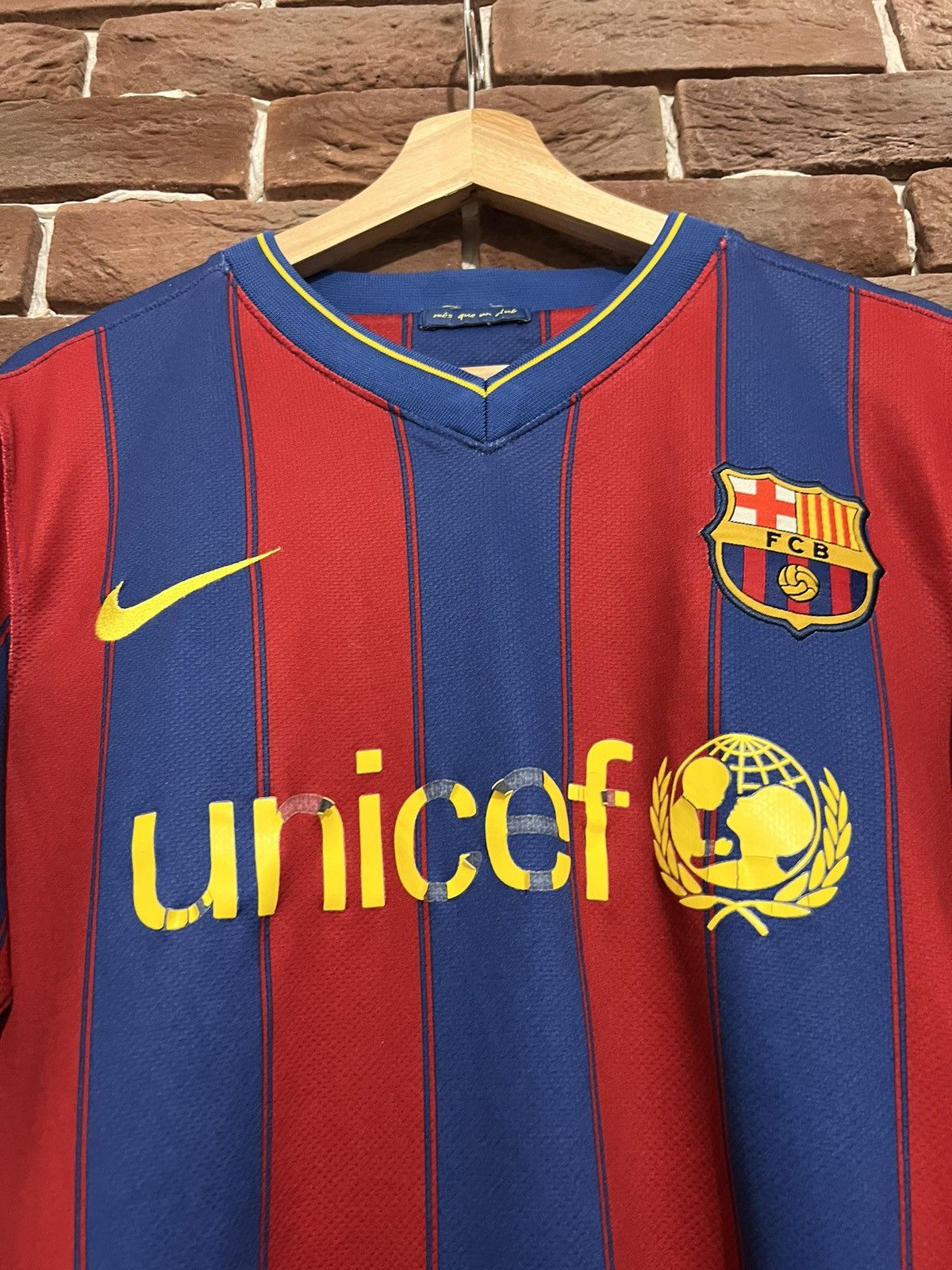 Nike Rare Vintage FC Barcelona Y2K Red Jersey Nike Swoosh Soccer Size US M / EU 48-50 / 2 - 3 Thumbnail