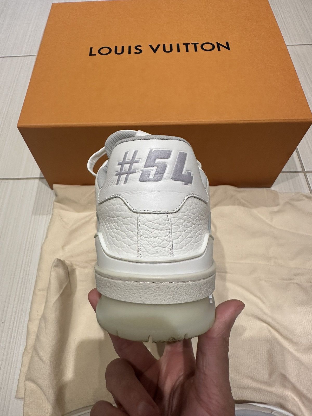 Louis Vuitton Louis Vuitton White & Grey ‘LV Sneaker’ Size US 7 / EU 40 - 17 Thumbnail