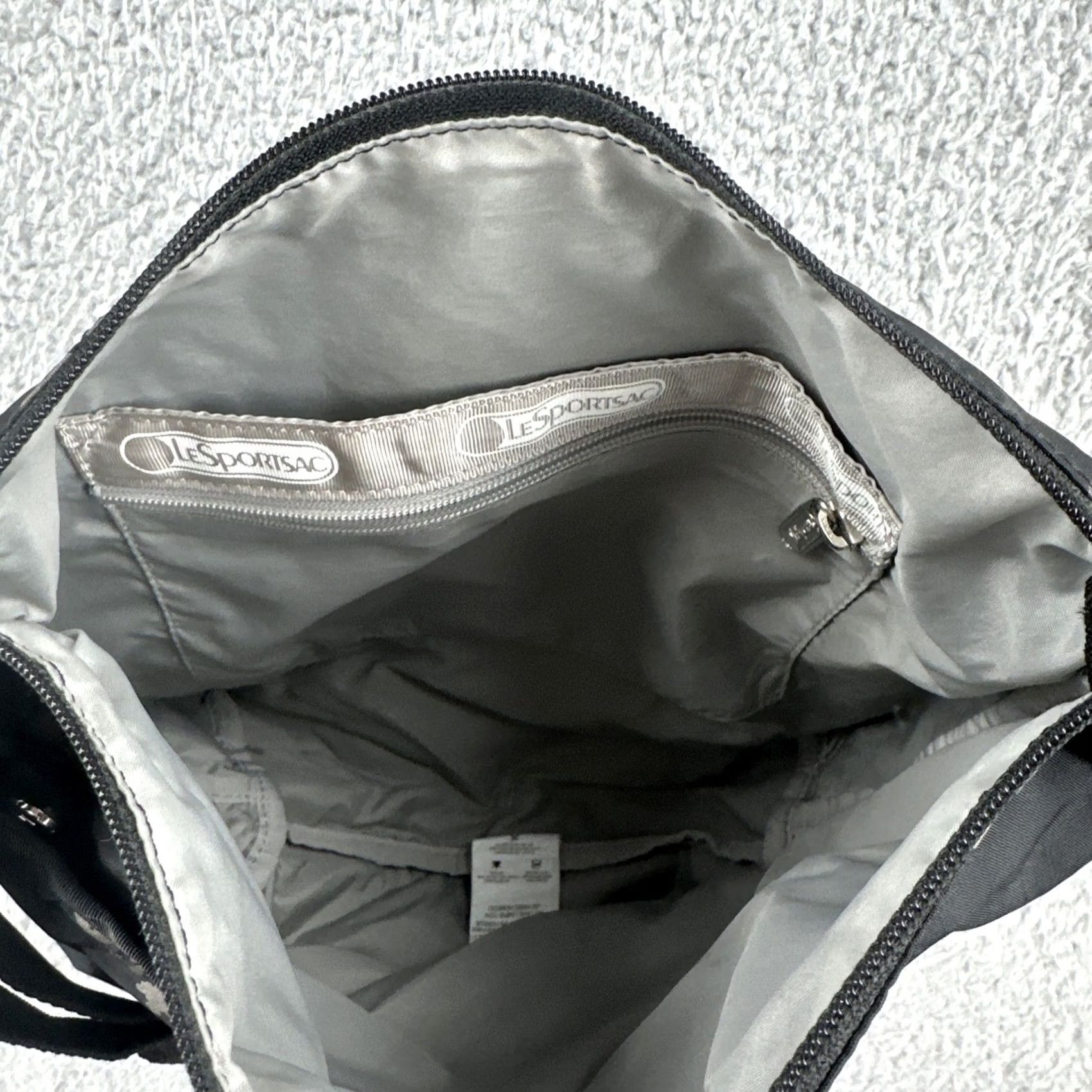 LeSportsac VINTAGE Le SportSac Medium Crossbody Bag Black Nylon Women EUC Size ONE SIZE - 7 Thumbnail