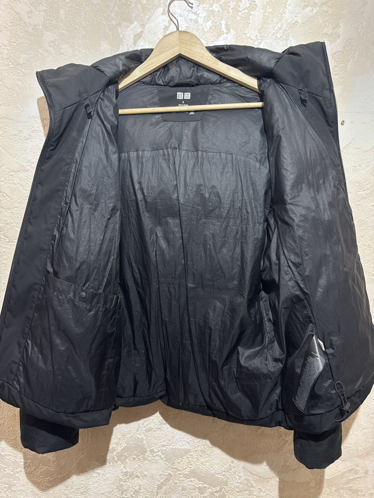 Uniqlo Uniqlo Mens Down Hooded Black Jacket Size S Size US S / EU 44-46 / 1 - 17 Thumbnail
